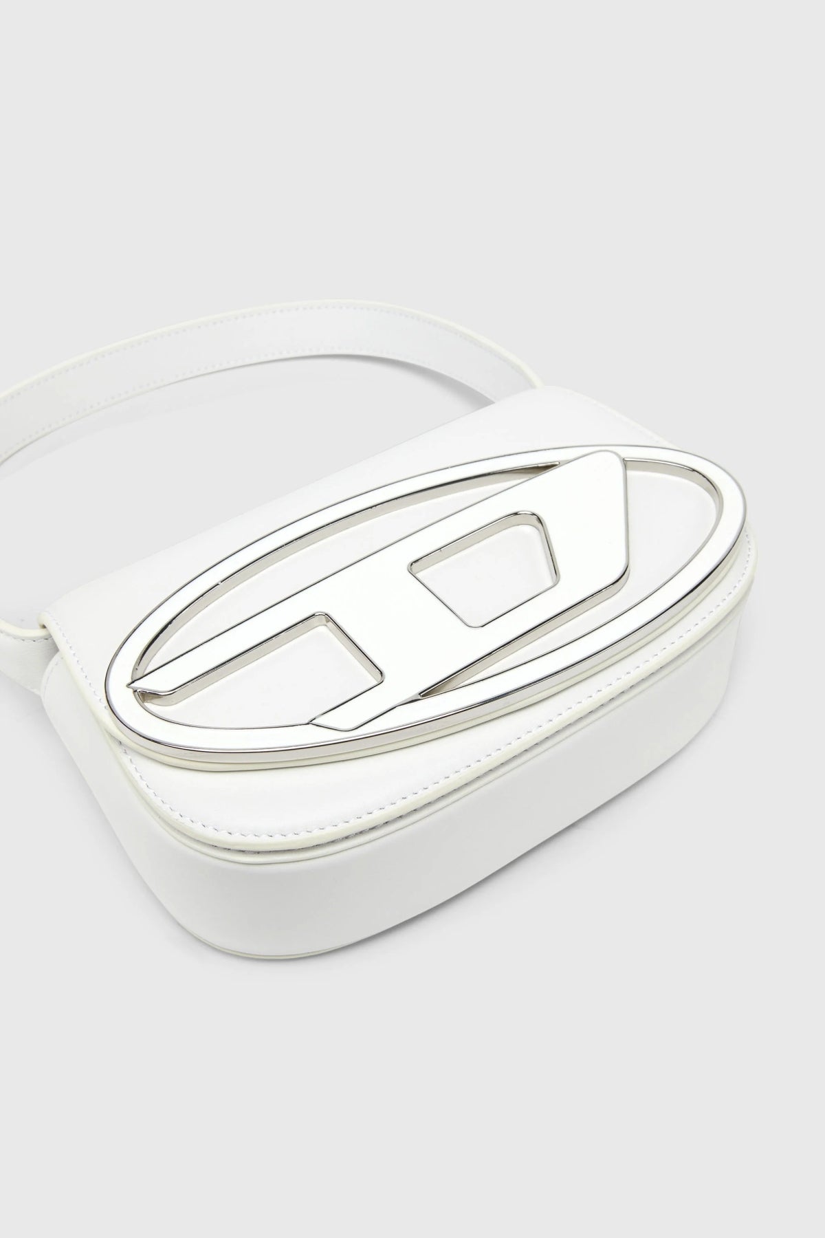 DIESEL X08396 PR818 en color BLANCO (5)