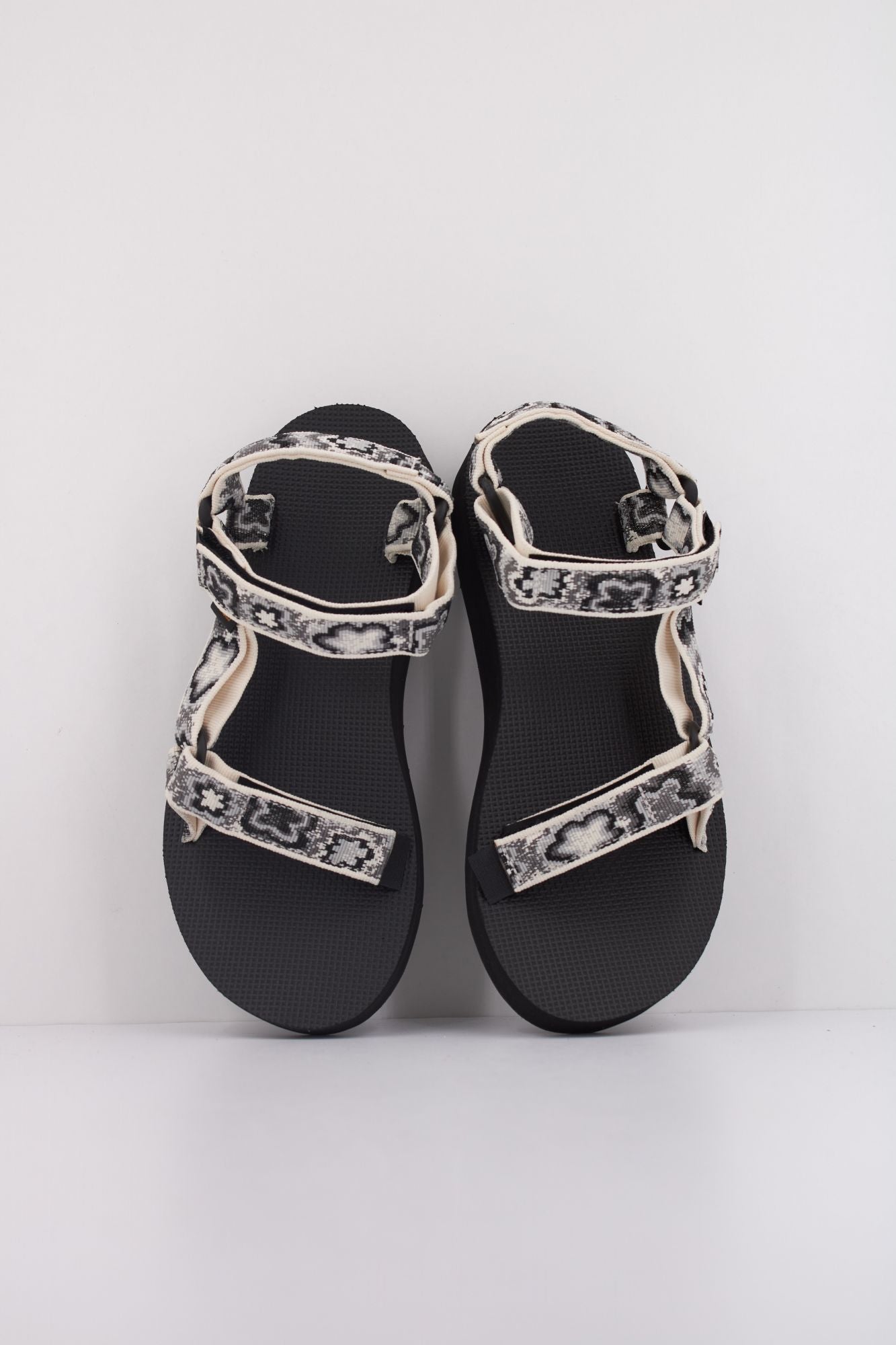 TEVA W MIDFORM UNIVERSAL en color NEGRO (3)