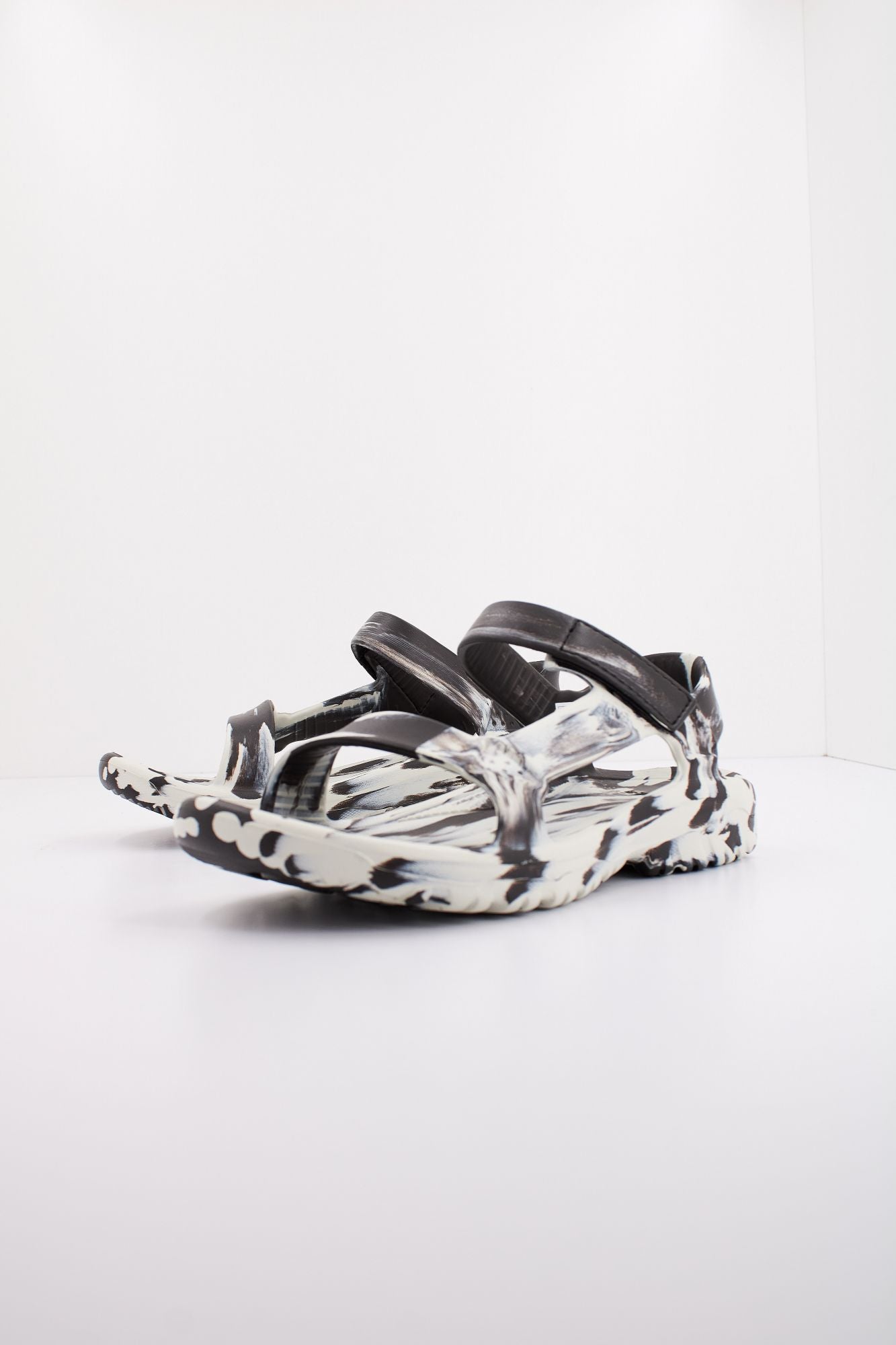 TEVA W HURRICANE en color NEGRO (2)