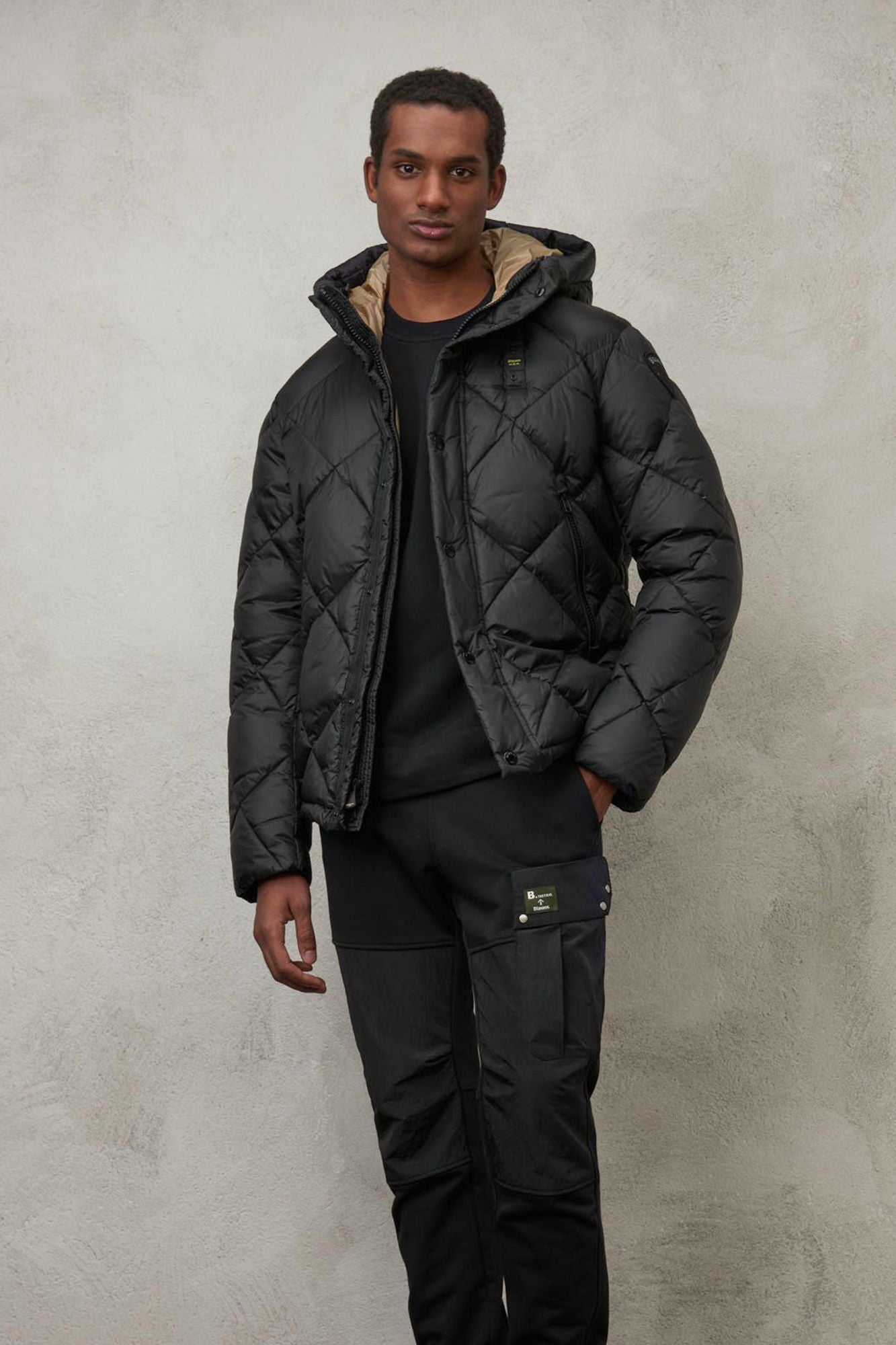 BLAUER GIUBBINI CORTI IMBOTTI en color NEGRO (3)