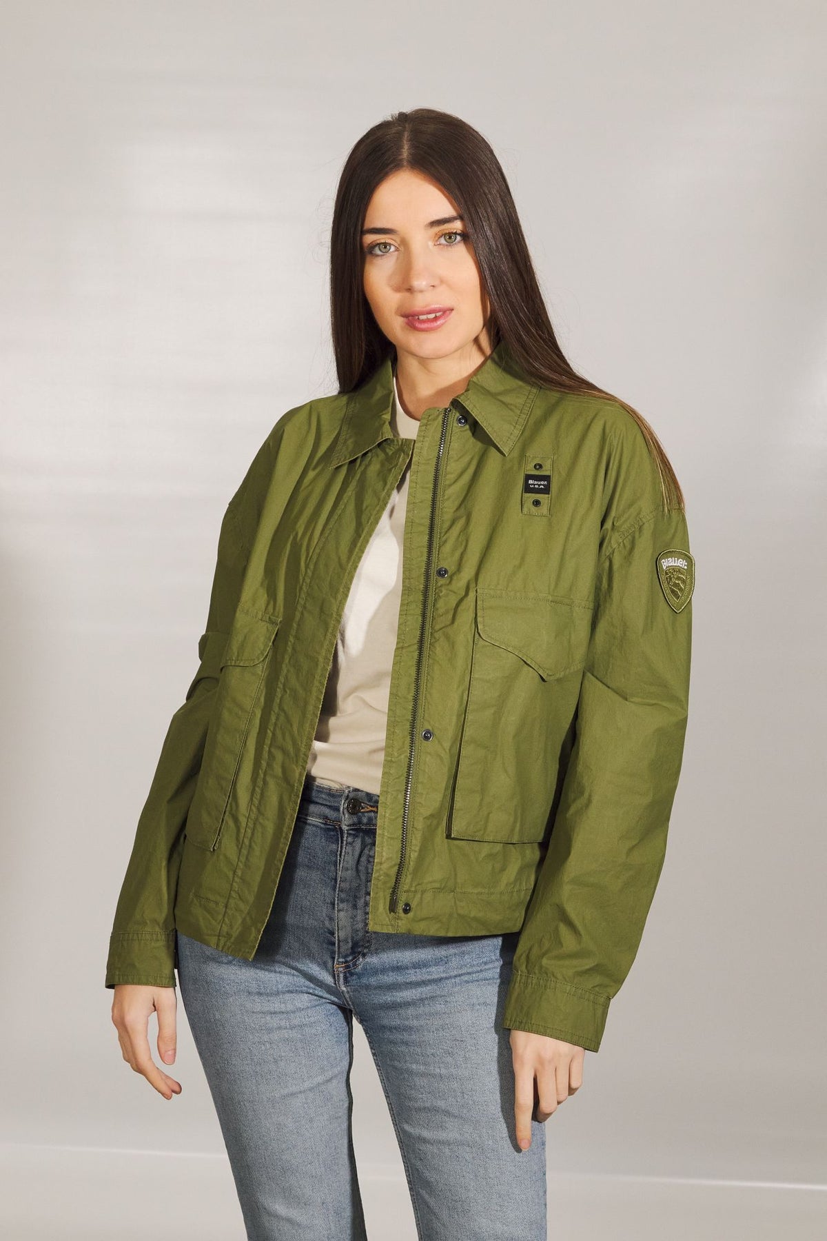 BLAUER CHAQUETA CORTA 24SBLDC04124 en color VERDE (1)