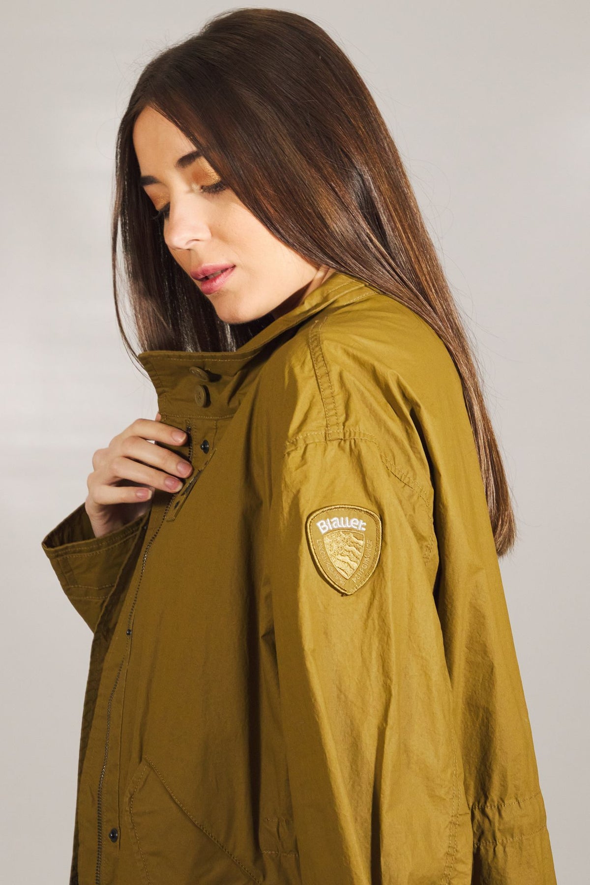BLAUER TRENCH IMPERMEABLE 24SBLDK04123 en color VERDE (4)
