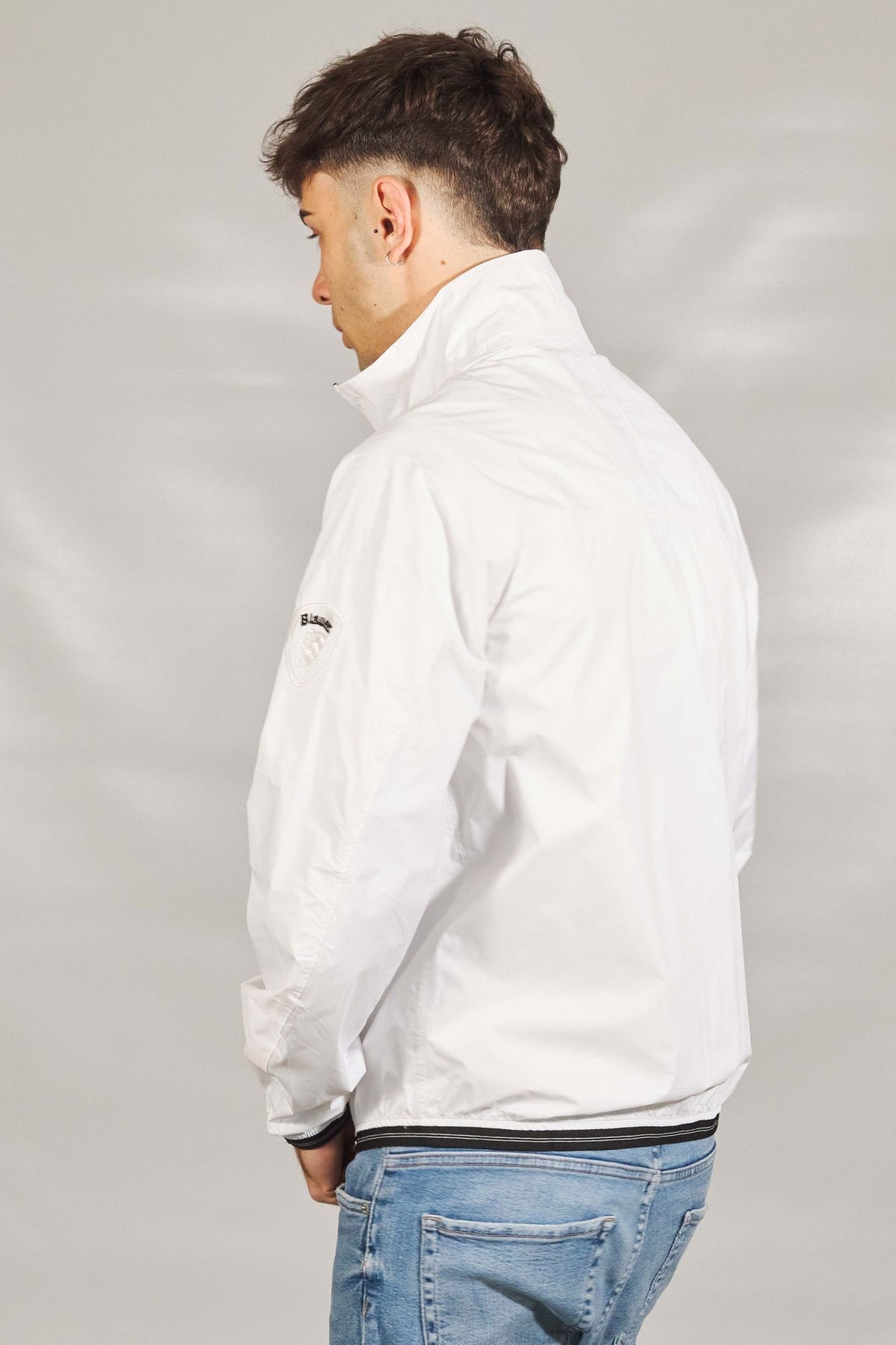BLAUER CHAQUETA CORTA 24SBLUC11164 en color BLANCO (2)