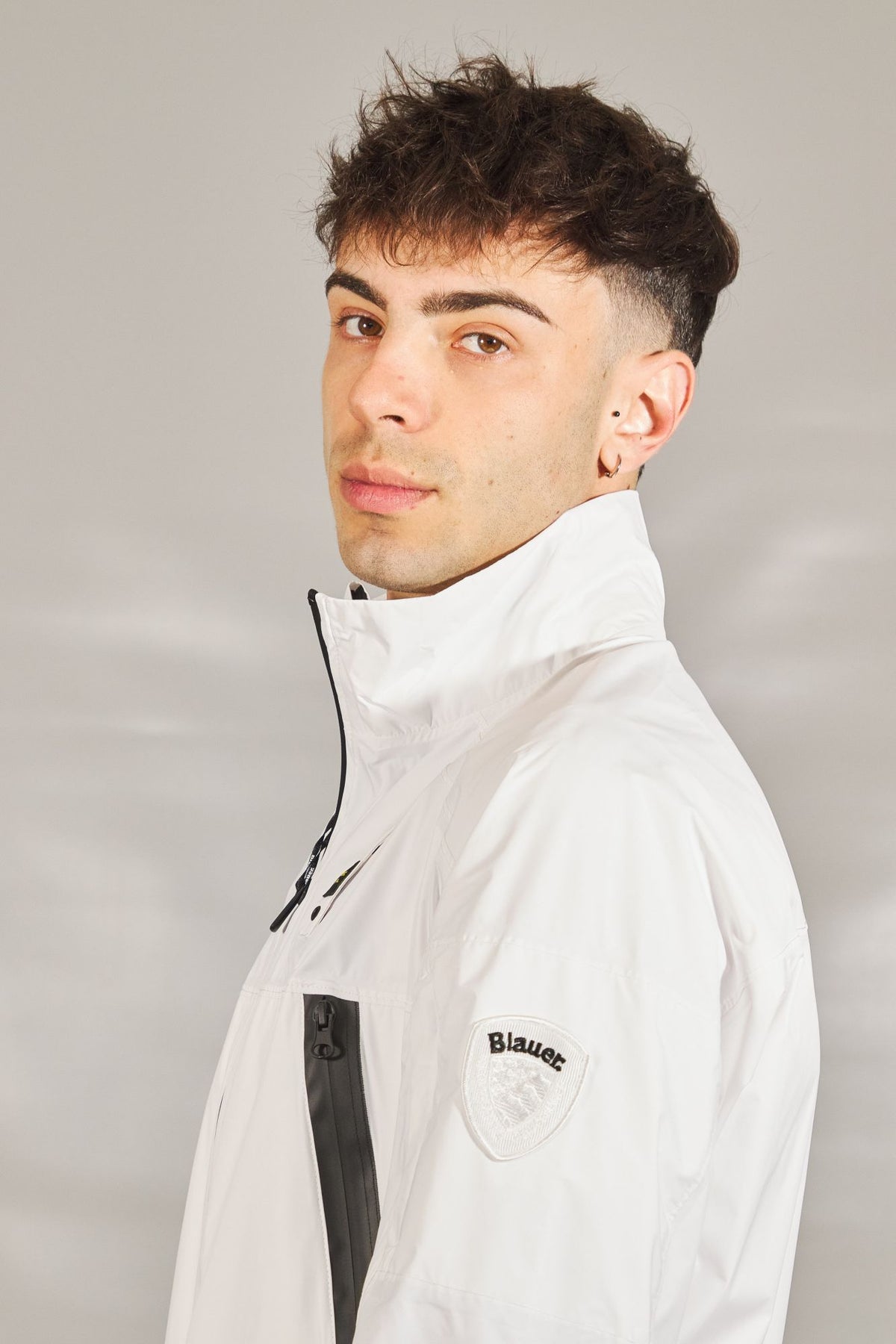 BLAUER CHAQUETA CORTA 24SBLUC11164 en color BLANCO (4)