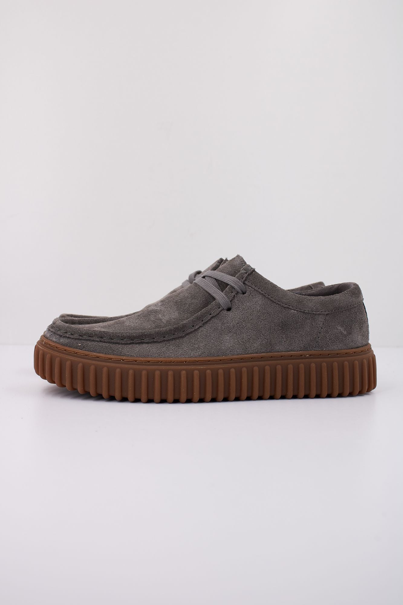 CLARKS TORHILL LO en color GRIS (1)