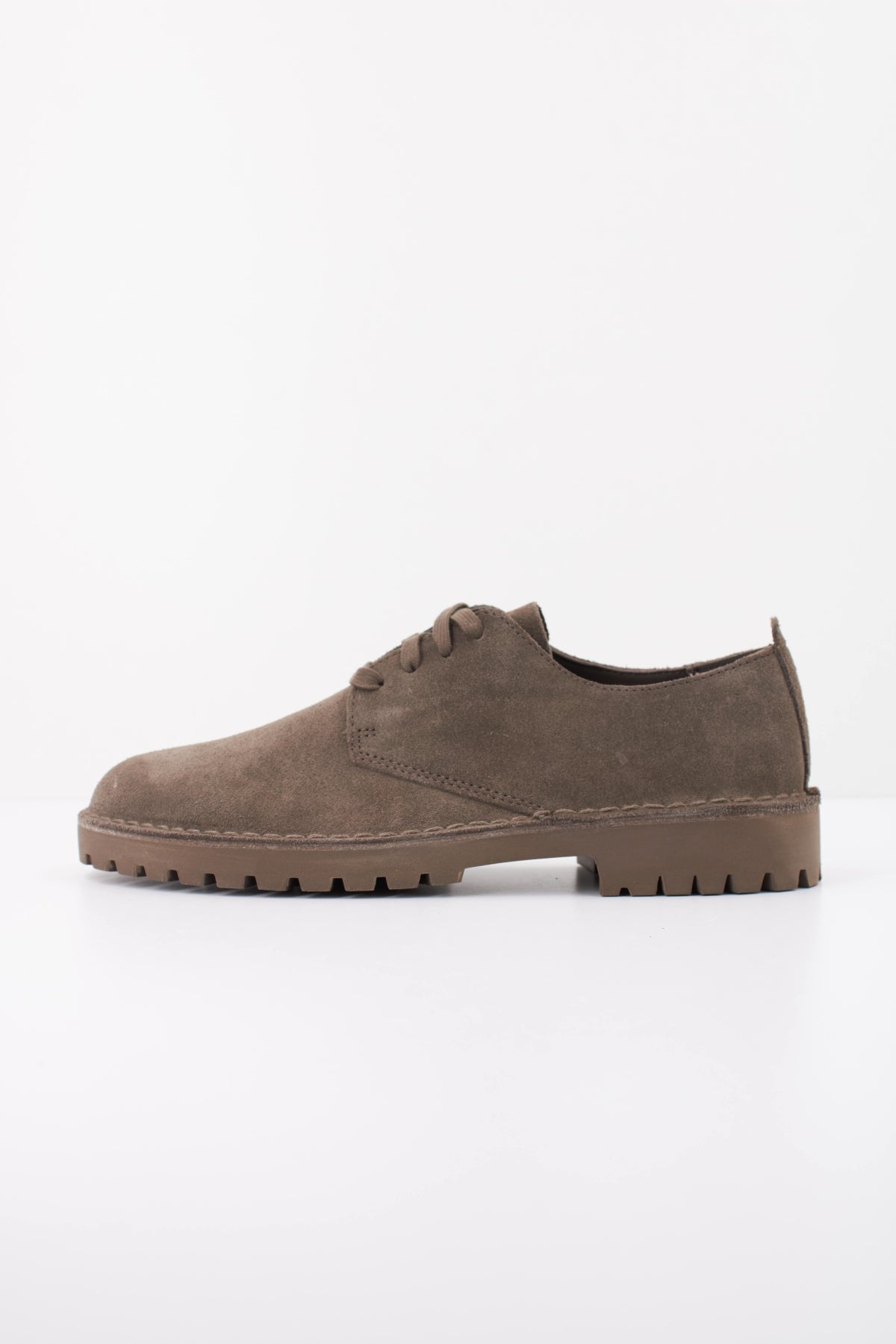 CLARKS DESERT ROCK LO MOLE en color GRIS (1)