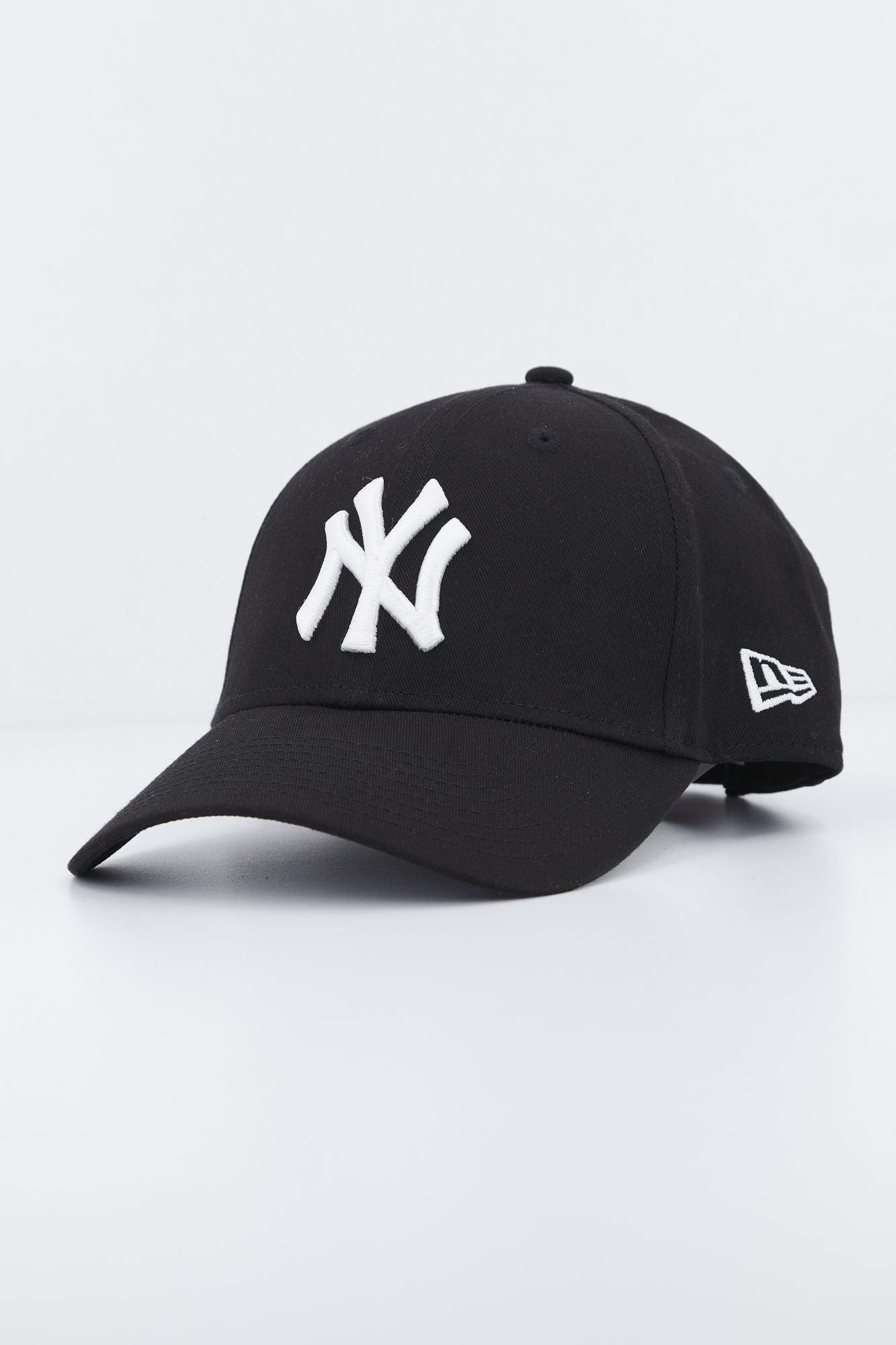 NEW ERA LEAG BASIC NEYYAN en color NEGRO (1)