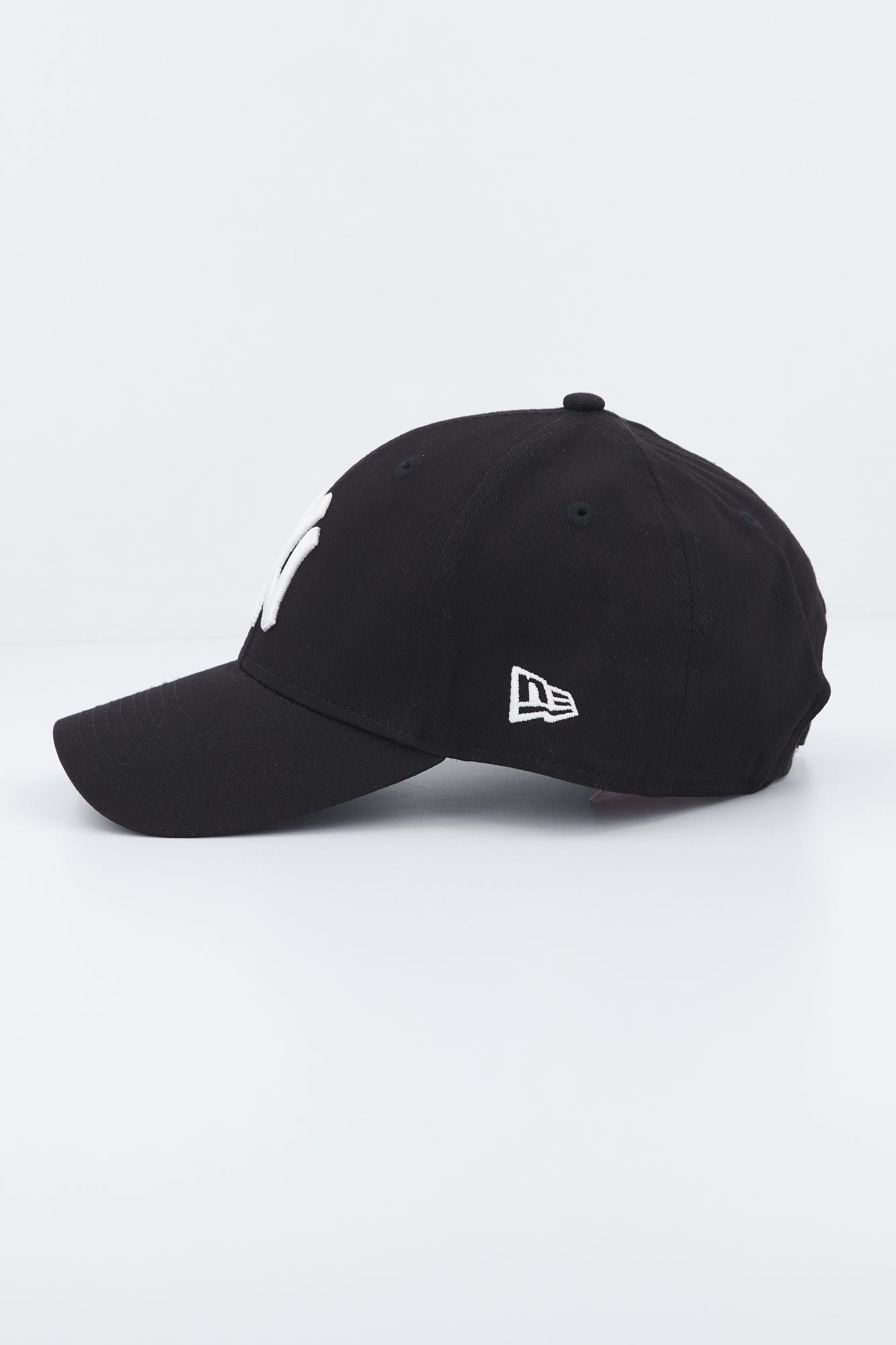 NEW ERA LEAG BASIC NEYYAN en color NEGRO (2)