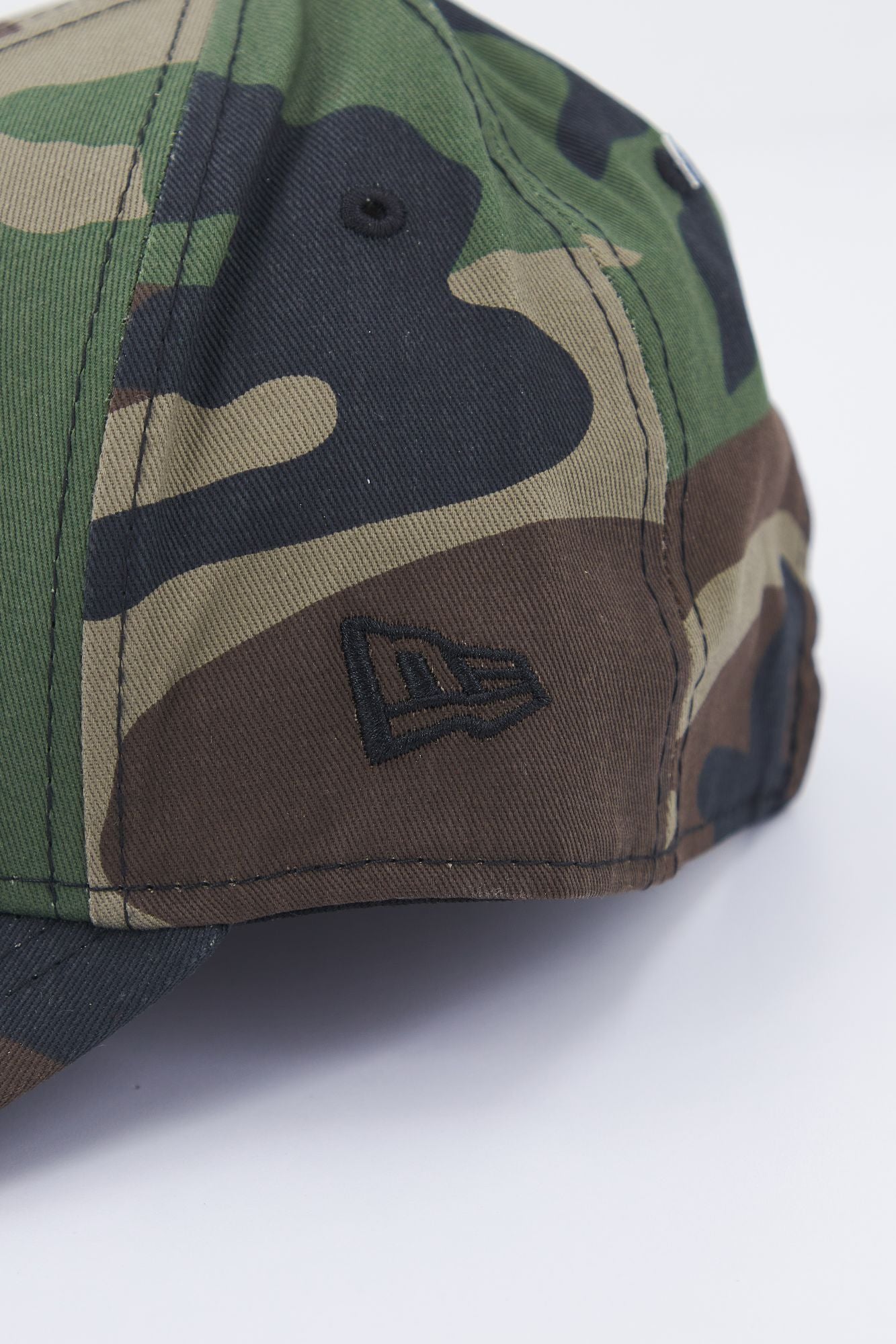 NEW ERA LEAGUE ESSENTIAL 9FORTY NE en color VERDE (4)