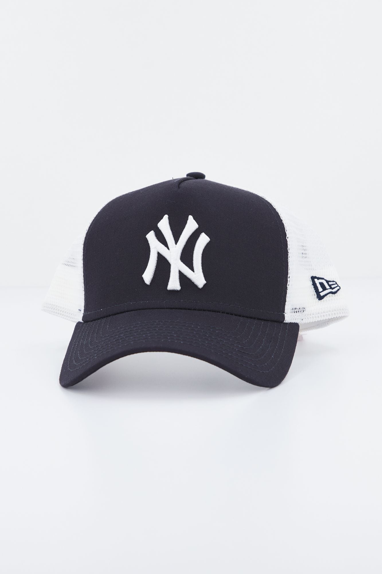 NEW ERA CLEAN TRUCKER 2 NEYYAN en color AZUL (1)