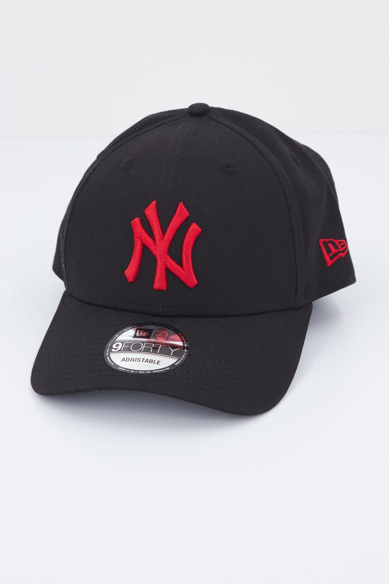 NEW ERA LEAGUE ESSENTIAL 940 NEYYA en color NEGRO (2)