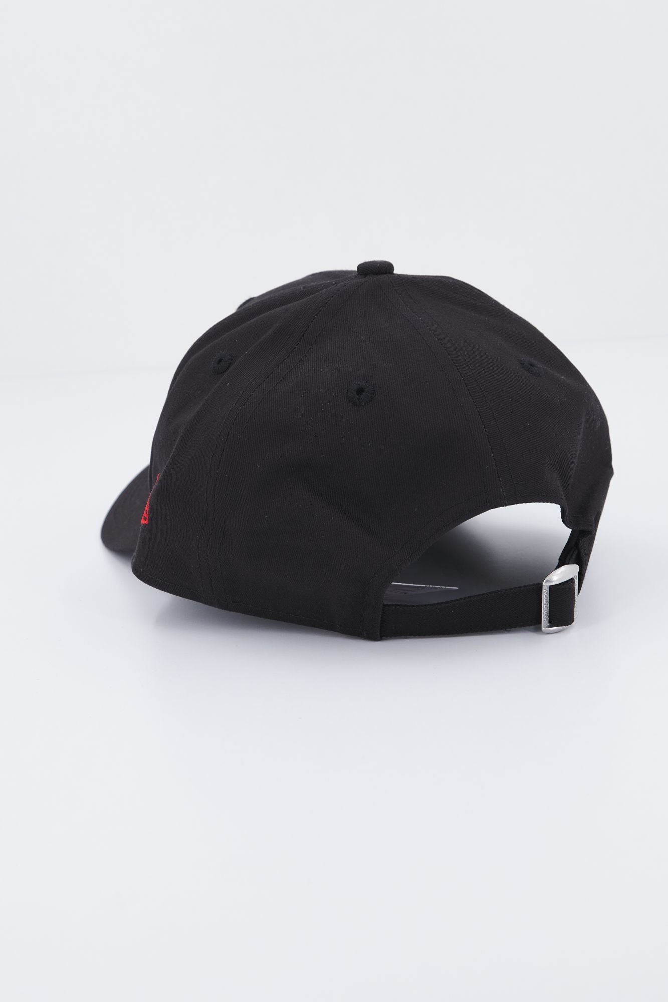 NEW ERA LEAGUE ESSENTIAL 940 NEYYA en color NEGRO (4)