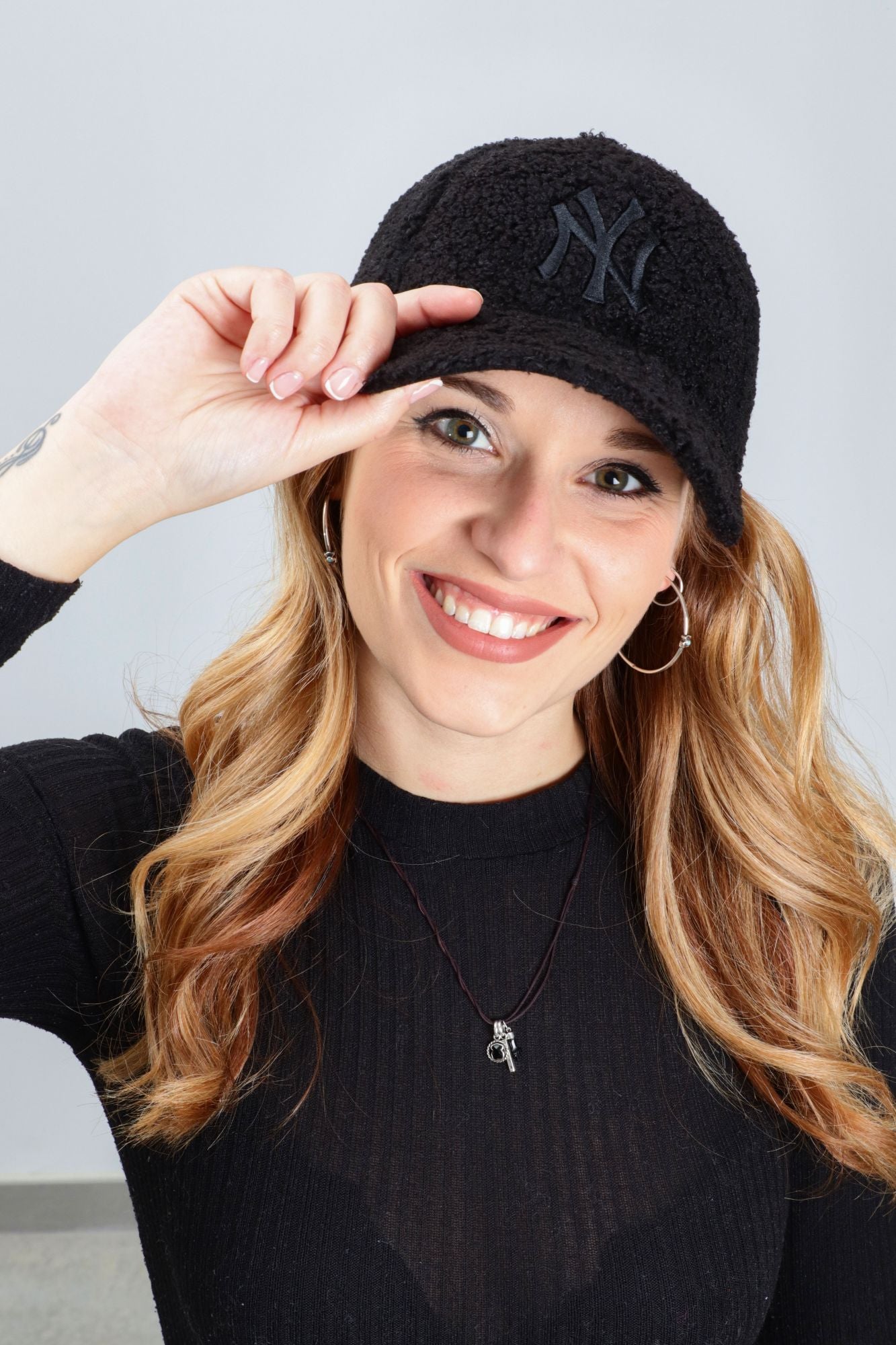 NEW ERA BORG 9FORTY NEYYAN en color NEGRO (2)