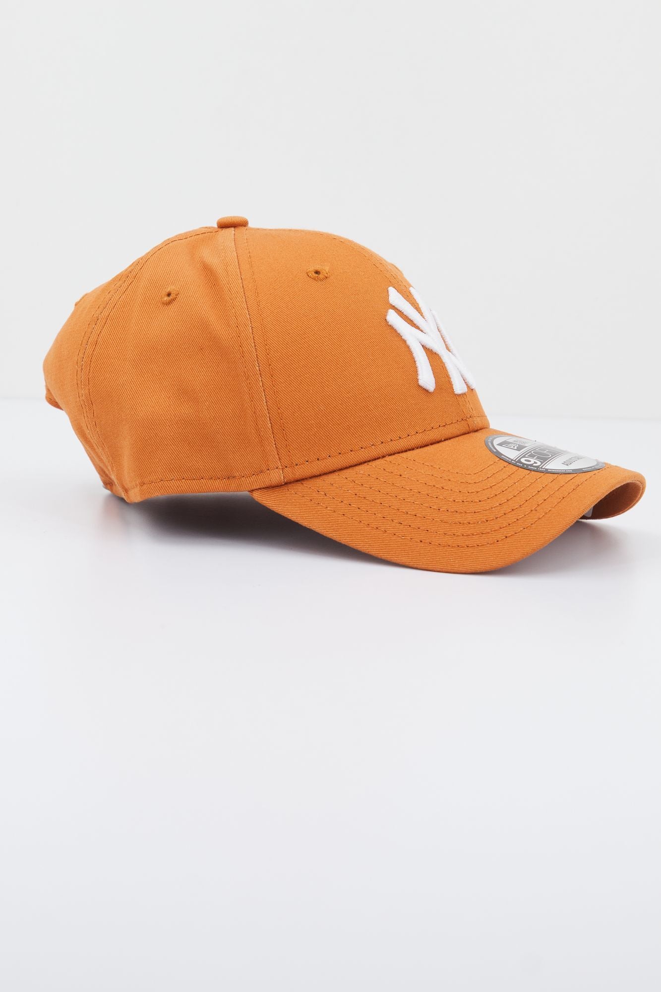 NEW ERA LEAGUE ESSENTIAL 9FORTY NE en color NARANJA (3)