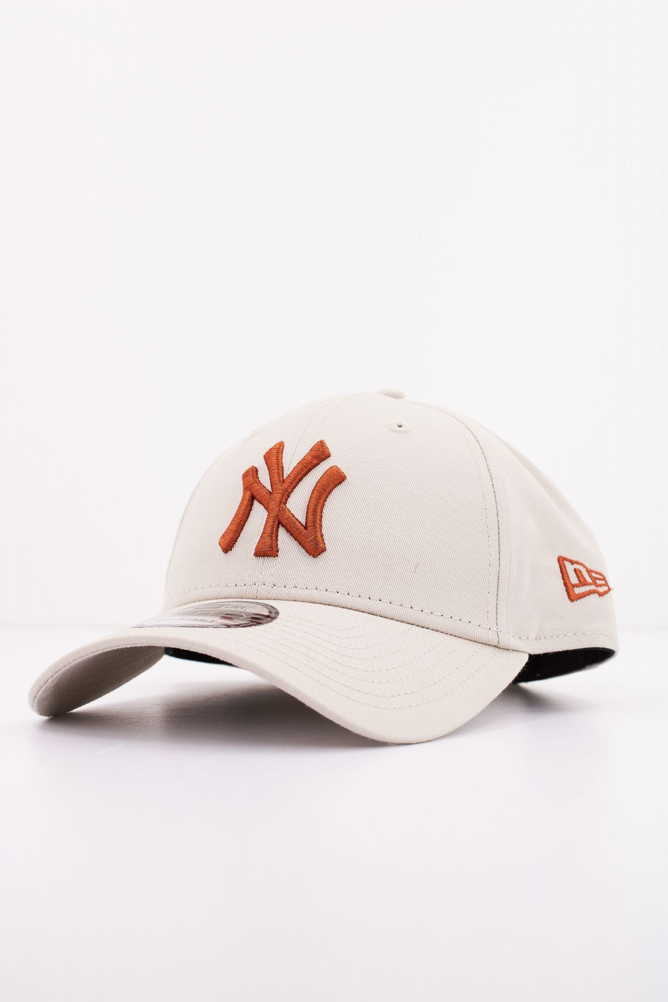 NEW ERA LEAGUE ESSENTIAL 9FORTY en color BEIS (2)