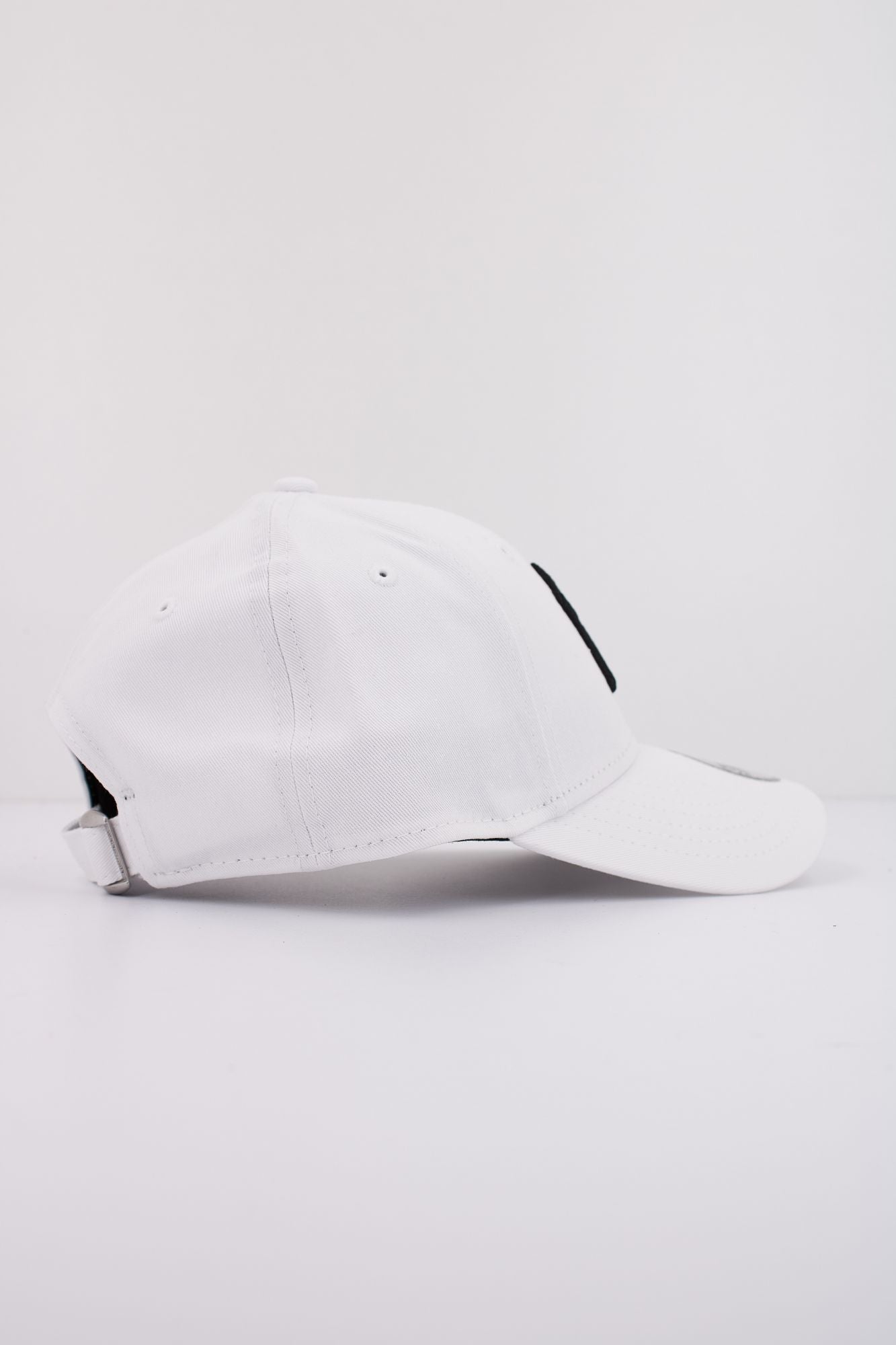 NEW ERA LEAGUE ESSENTI YOUTH en color BLANCO (2)