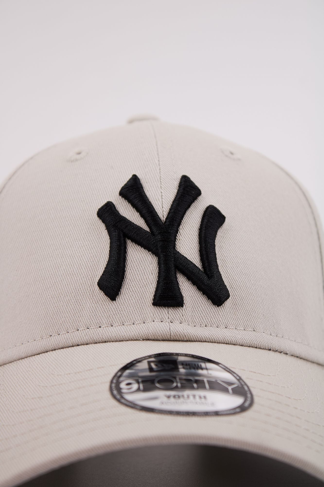 NEW ERA LEAGUE ESSENTI YOUTH en color BEIS (4)