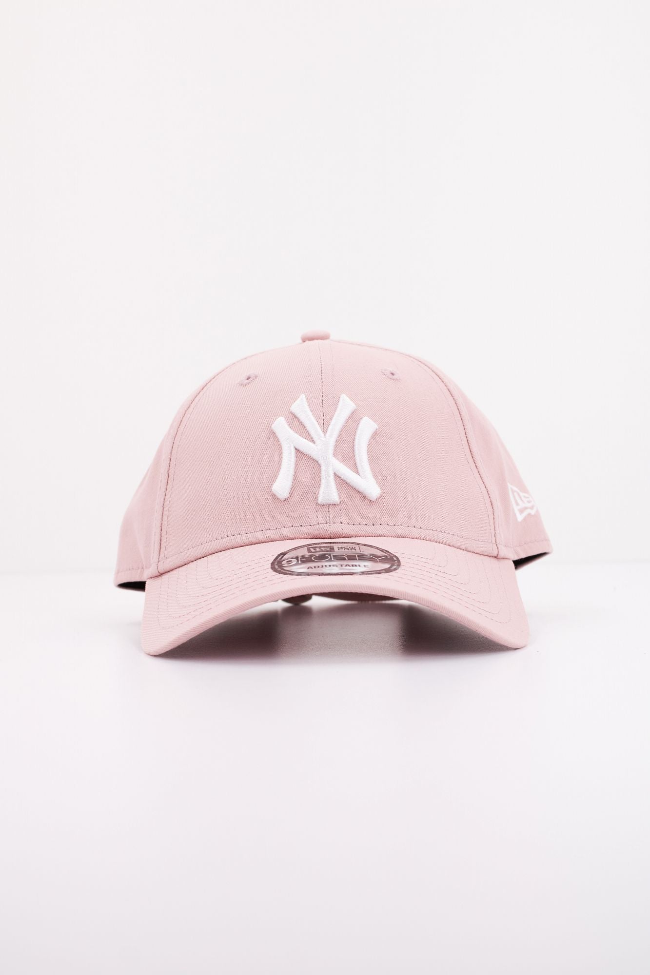 NEW ERA LEAGUE ESSENTIAL 9FORTY en color ROSA (1)