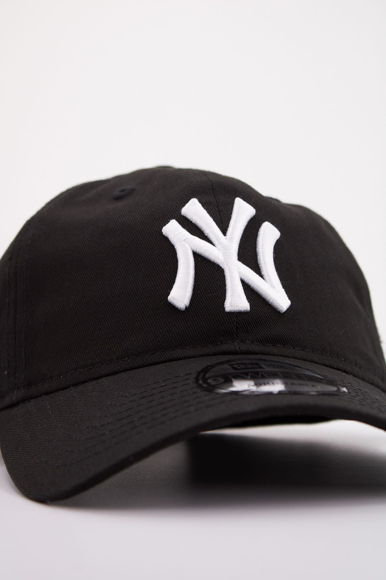 NEW ERA LEAGUE ESS 9TWENTY en color NEGRO (4)
