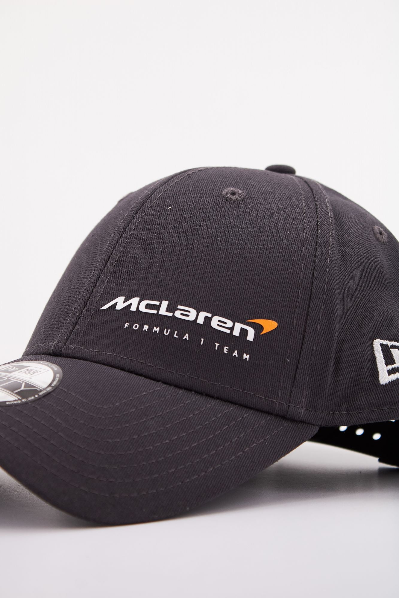 NEW ERA MCLAREN FLAWLESS 9FORTY en color GRIS (4)