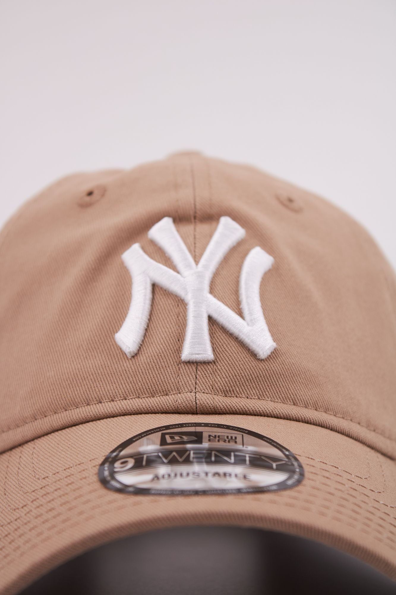 NEW ERA NOS LEAGUE ESS 9TWE OSFM en color MARRON (4)