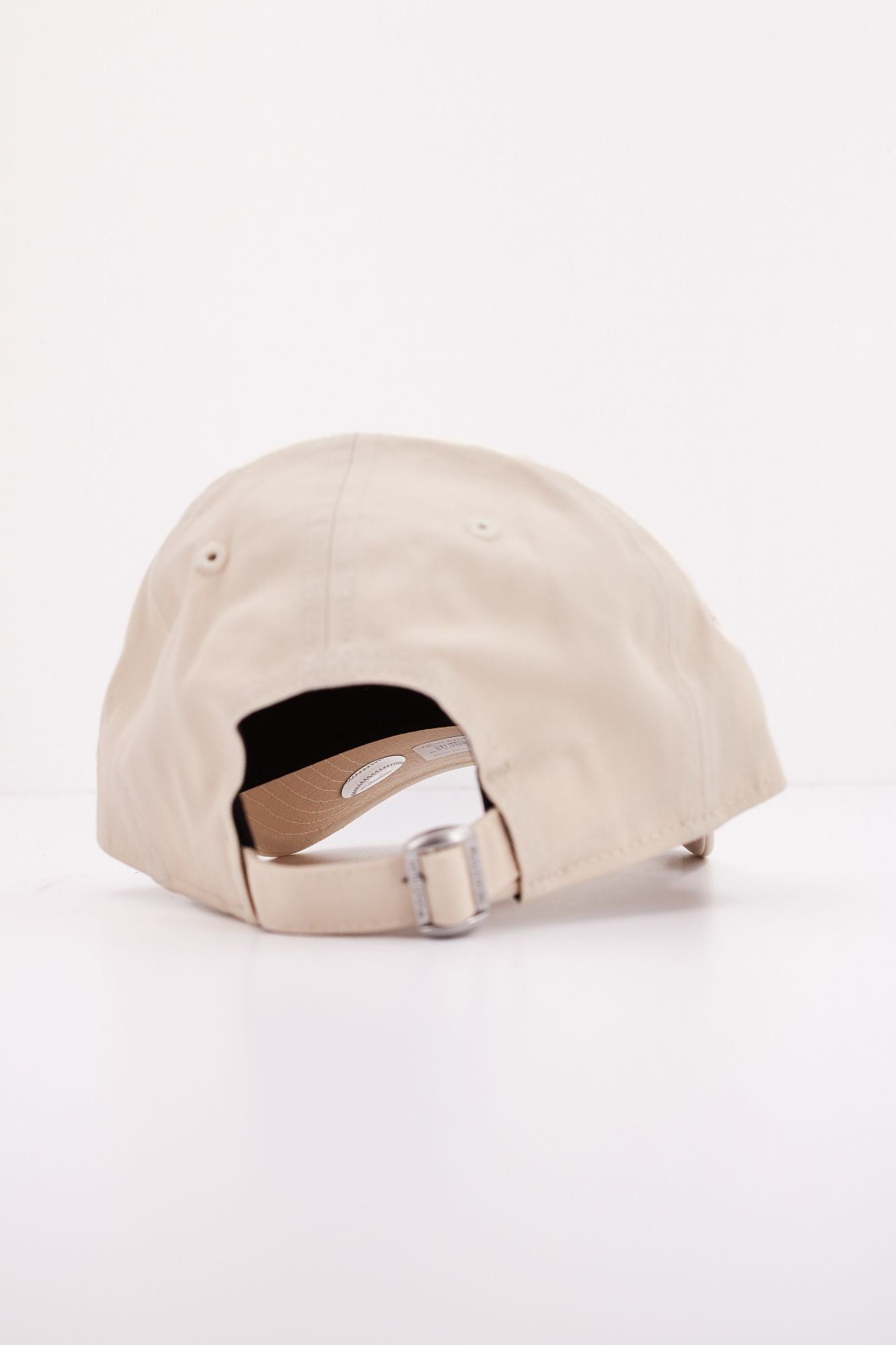 NEW ERA NOS LEAGUE ESS en color BEIS (3)