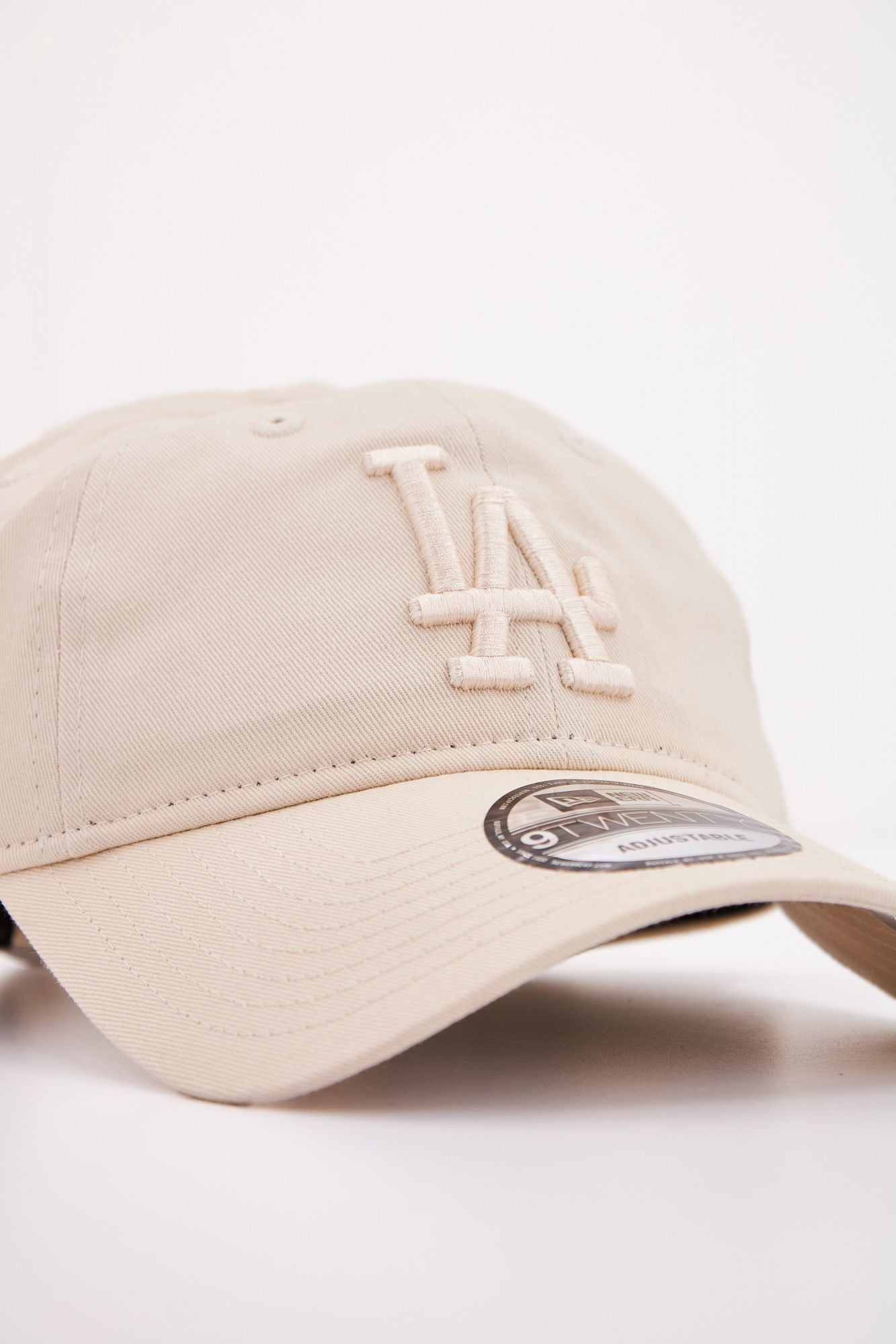 NEW ERA NOS LEAGUE ESS en color BEIS (4)