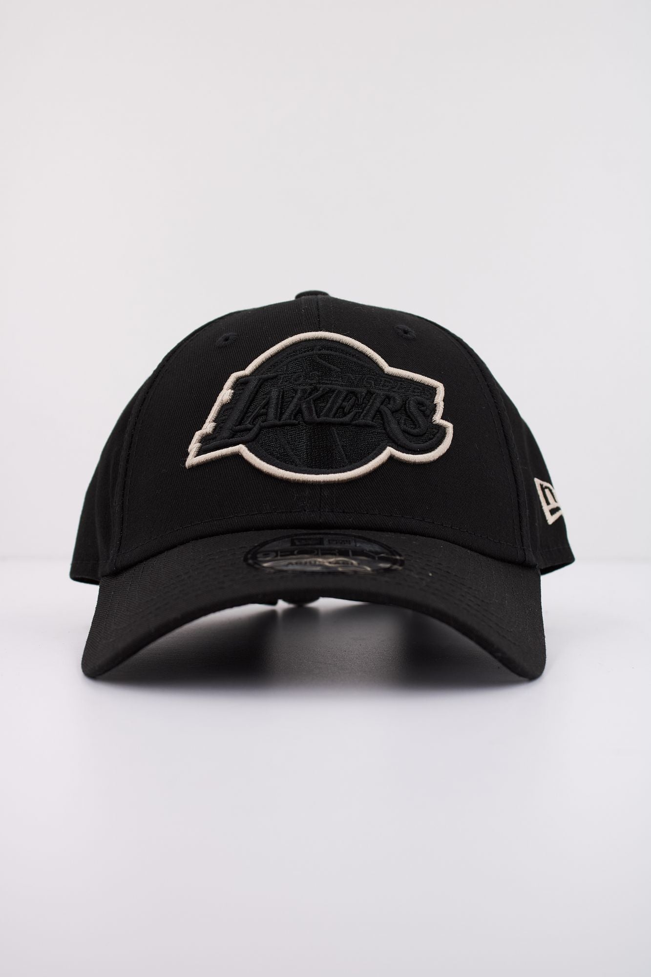 NEW ERA TEAM OUTLINE 9FORTY OSFM en color NEGRO (1)
