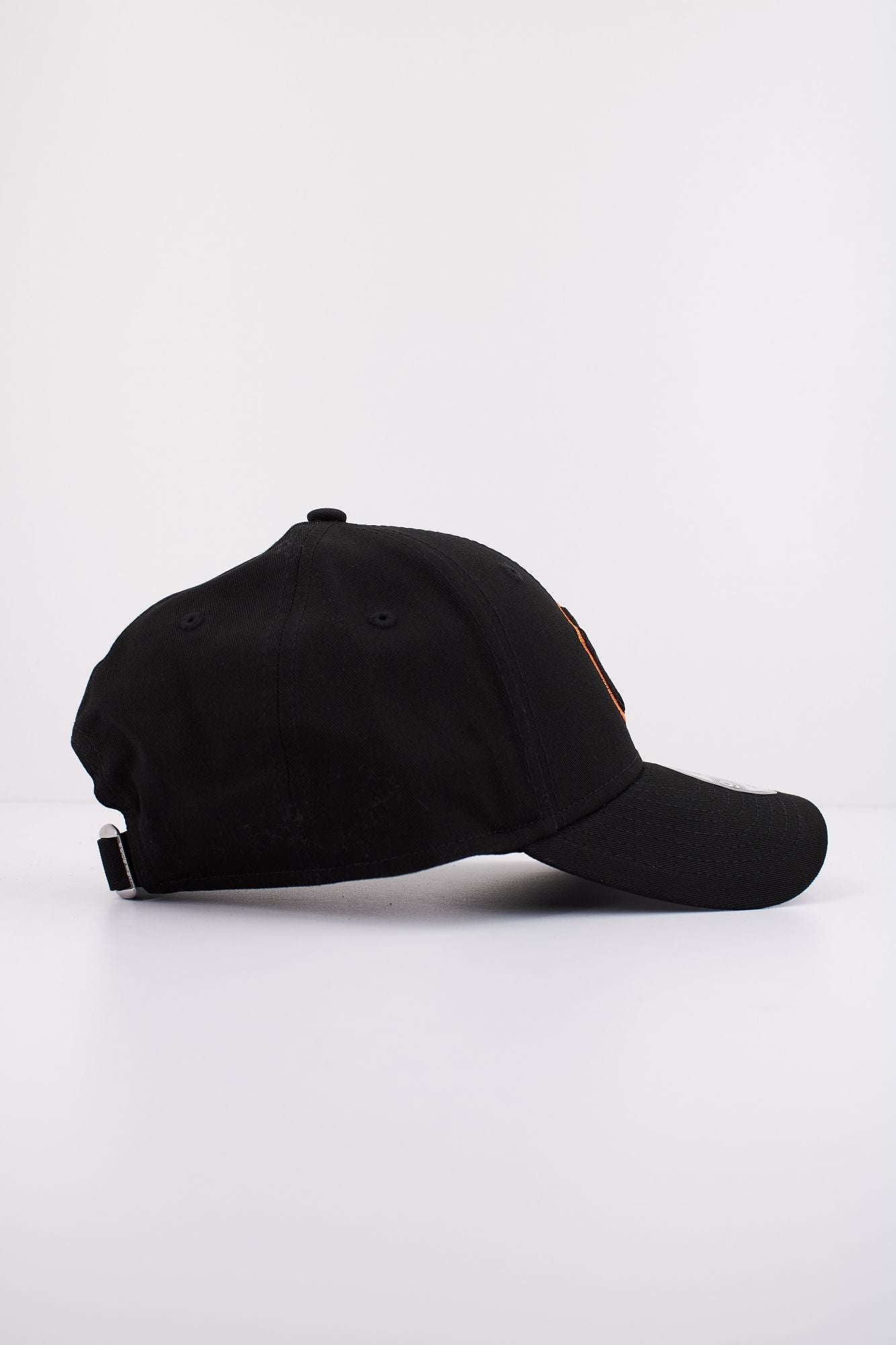 NEW ERA TEAM OUTLINE 9FORTY OSFM en color NEGRO (2)