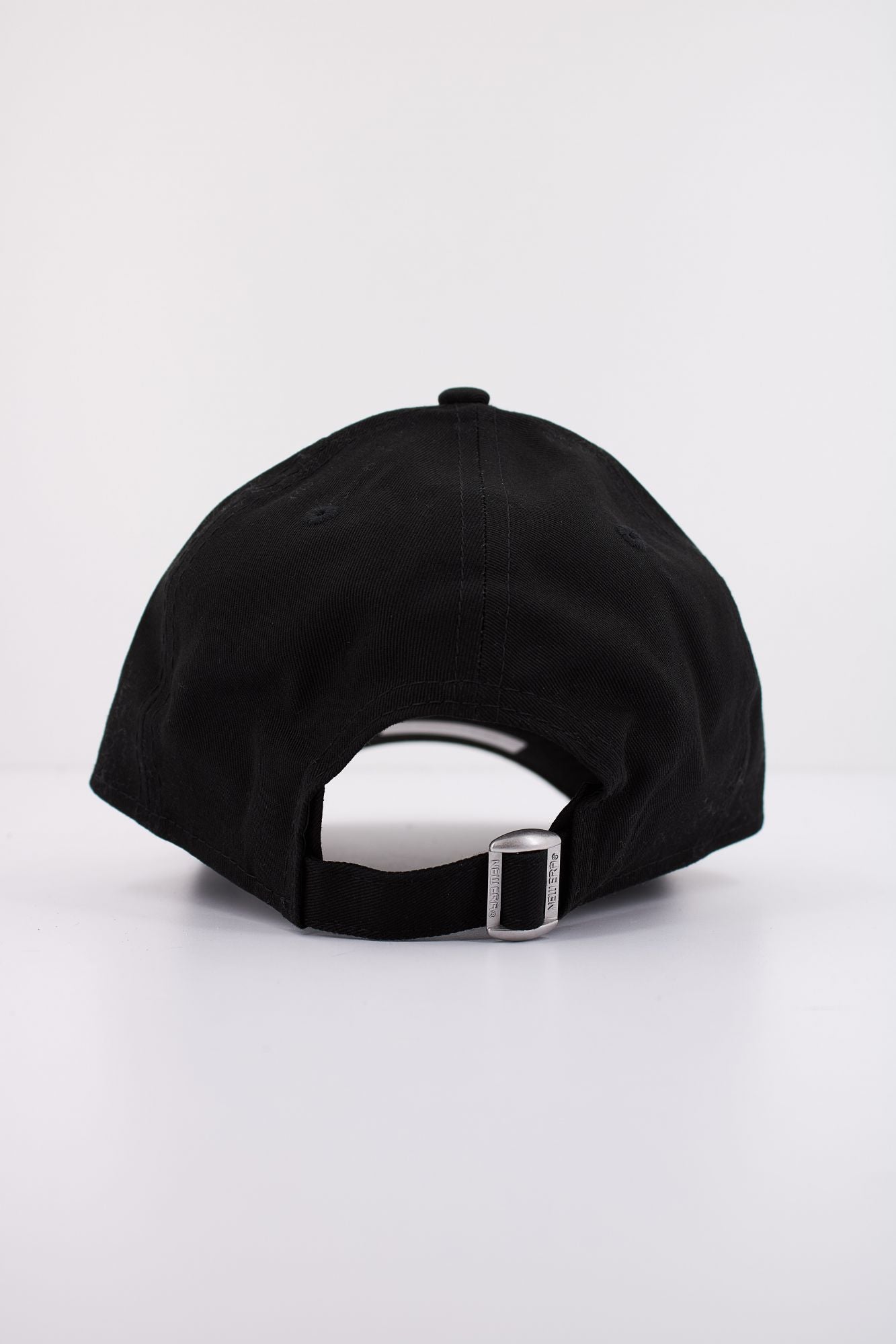 NEW ERA TEAM OUTLINE 9FORTY OSFM en color NEGRO (3)