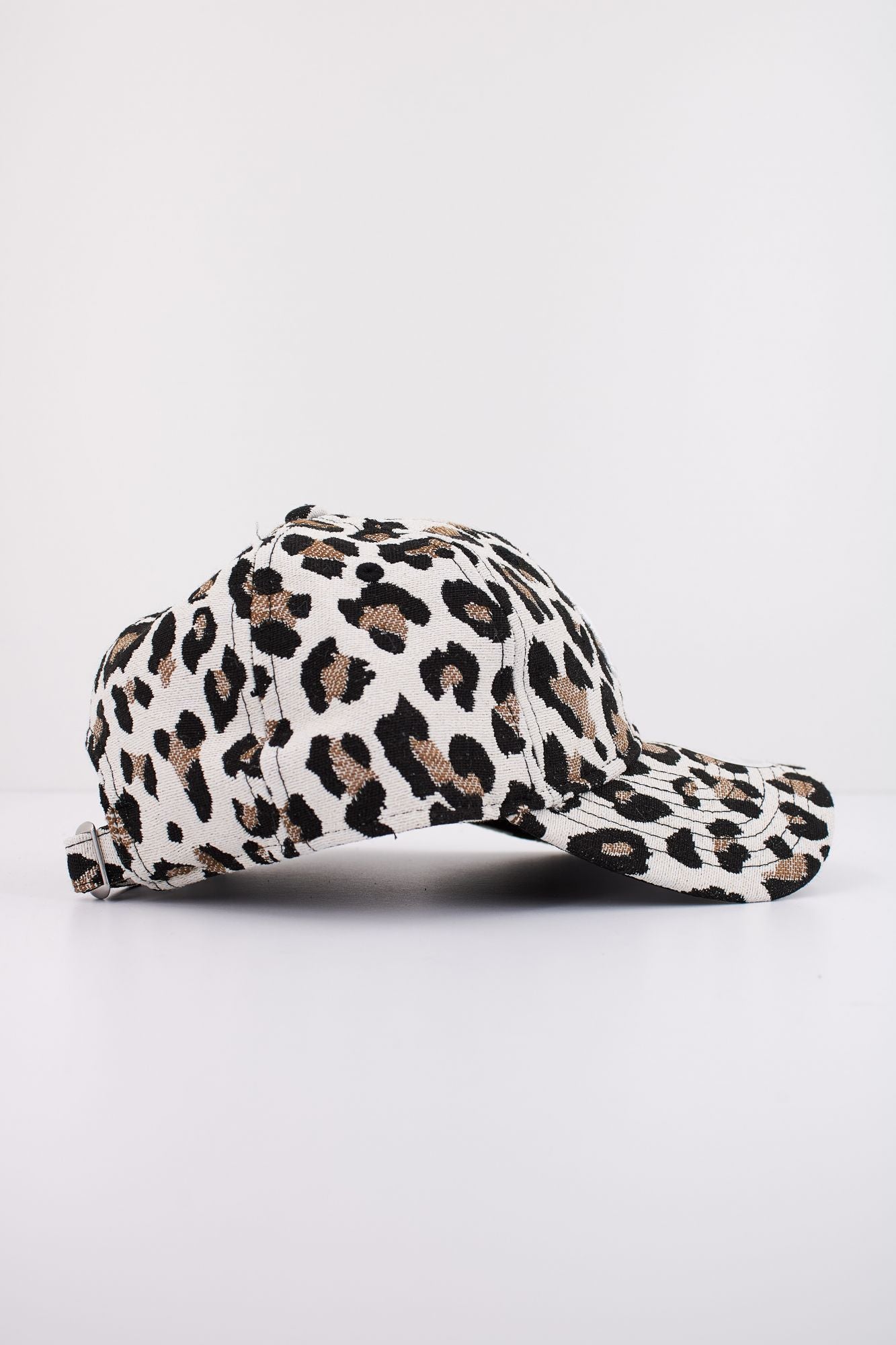 NEW ERA JACQUARD LEO 9 OSFM en color ANIMAL PRINT (2)