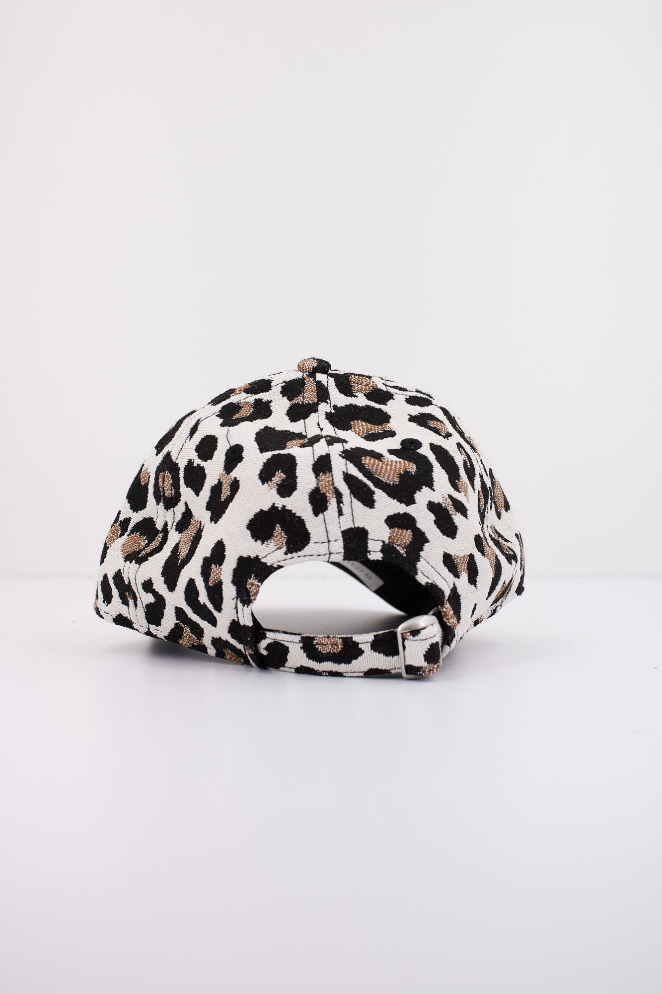 NEW ERA JACQUARD LEO 9 OSFM en color ANIMAL PRINT (3)