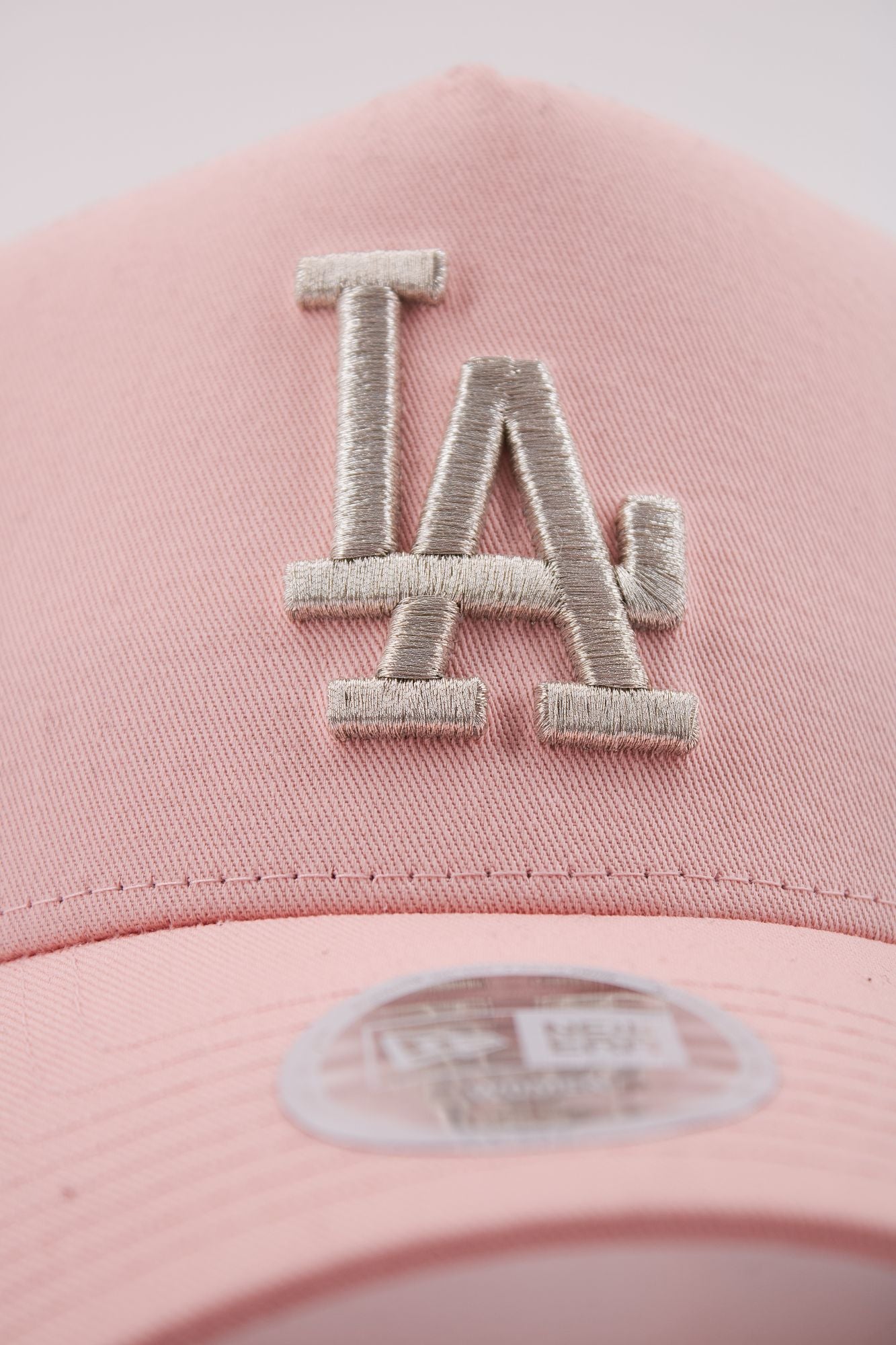 NEW ERA METALLIC TRUCK OSFM en color ROSA (4)