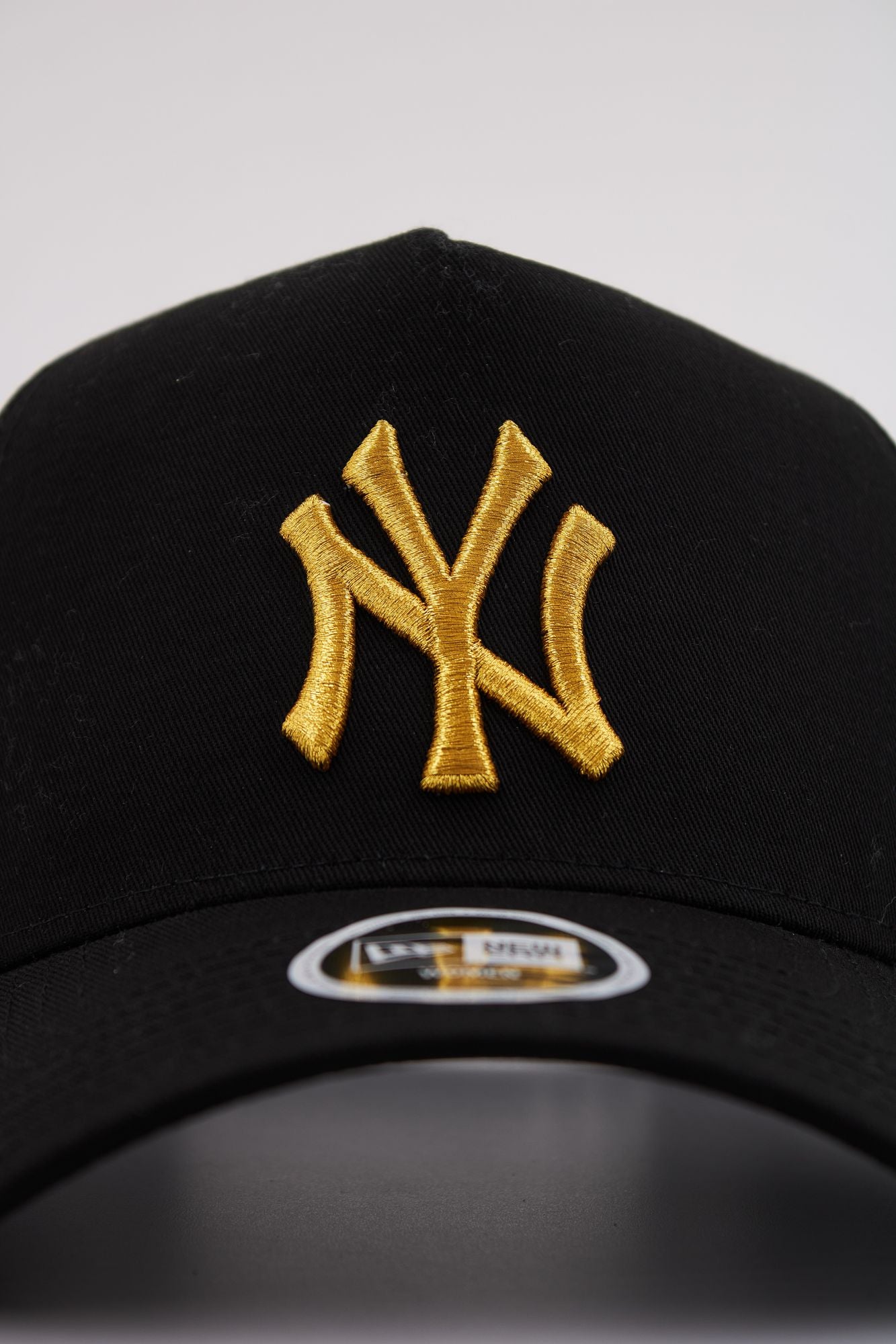 NEW ERA METALLIC TRUCK OSFM en color NEGRO (4)