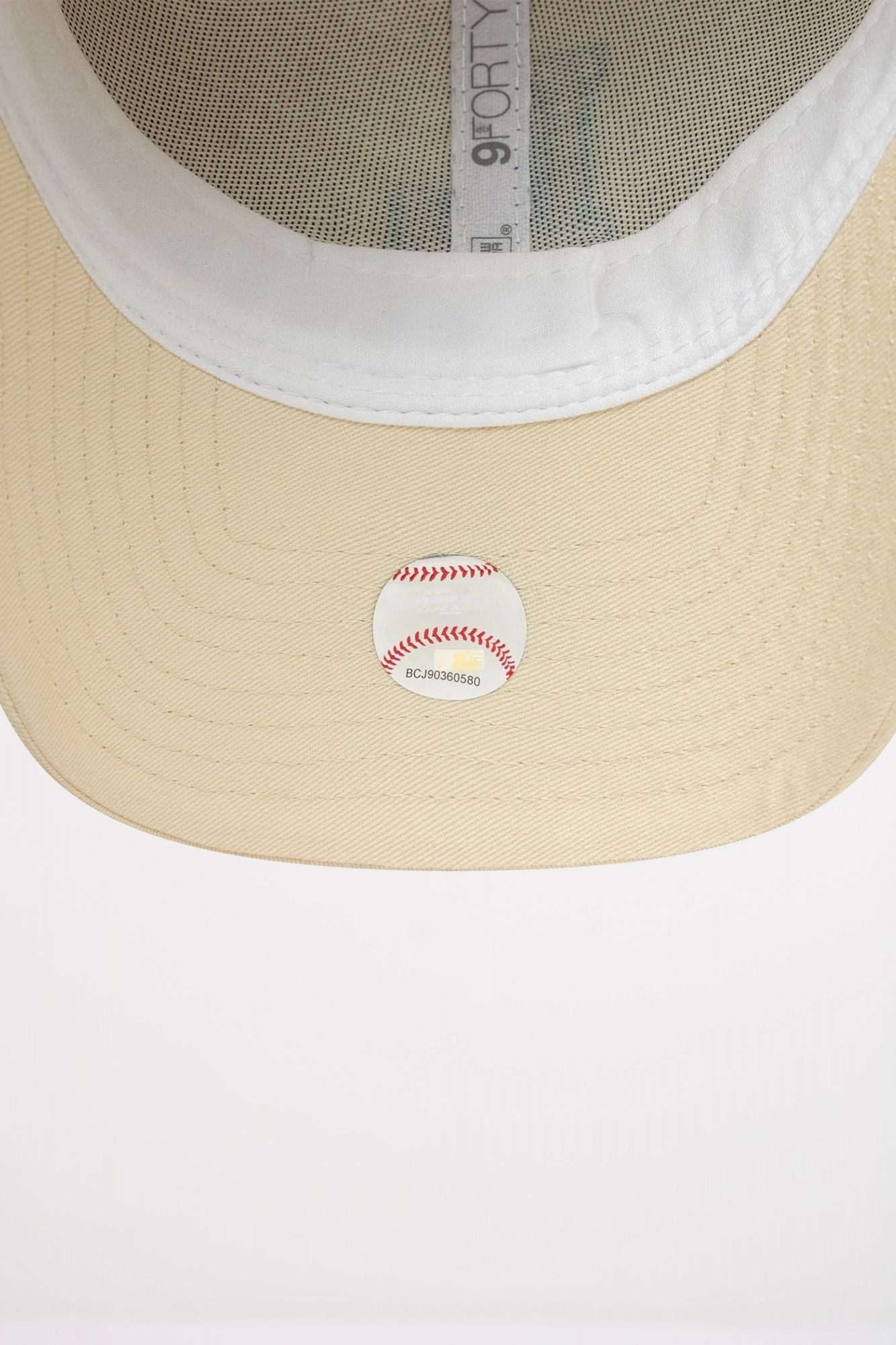 NEW ERA LA DODGERS TEAM OUTLINE CREAM 9FORTY ADJUSTABLE CAP en color BEIS (5)