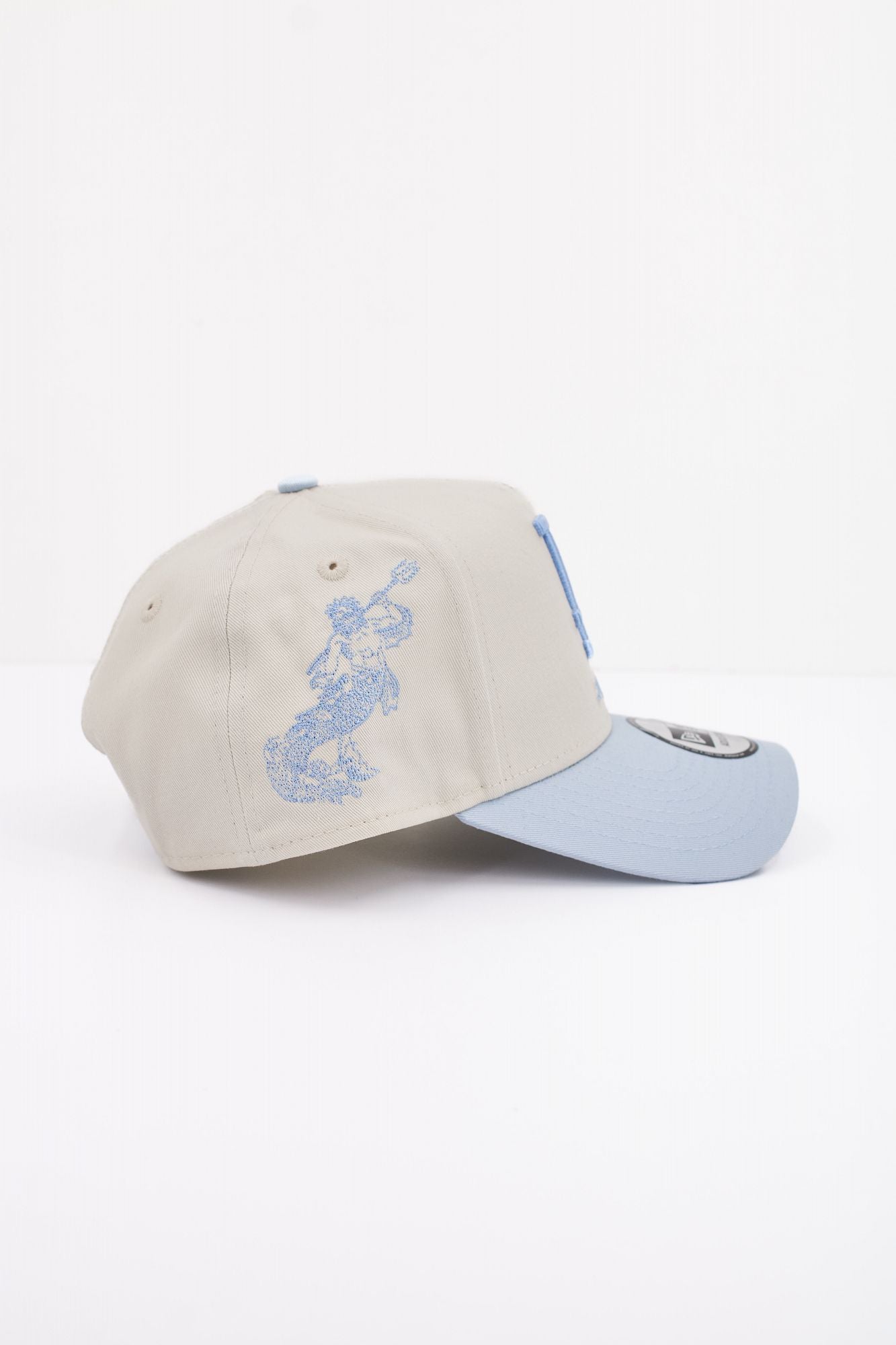 NEW ERA MYTHICAL EFRAME en color BLANCO (3)