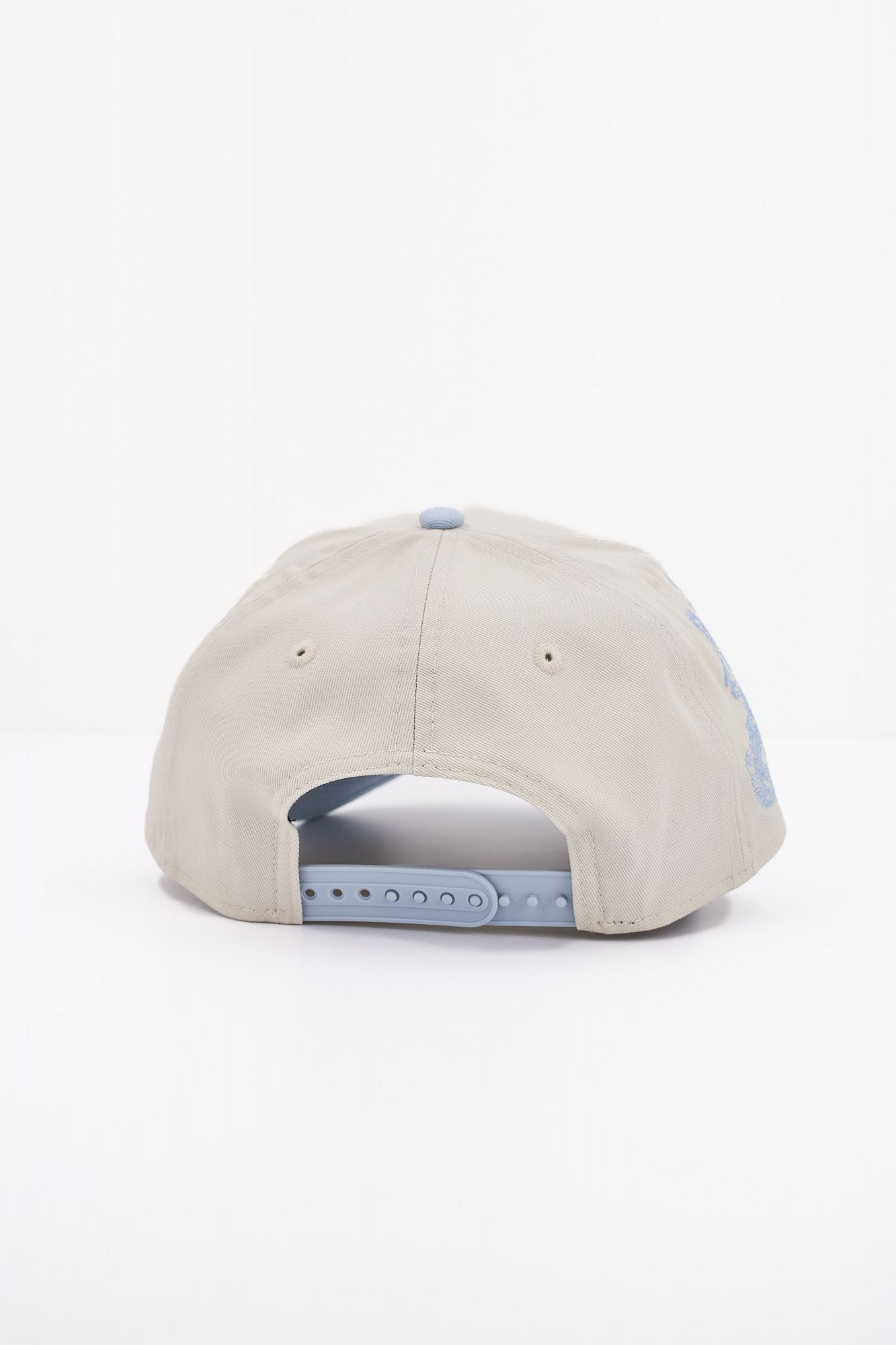 NEW ERA MYTHICAL EFRAME en color BLANCO (4)