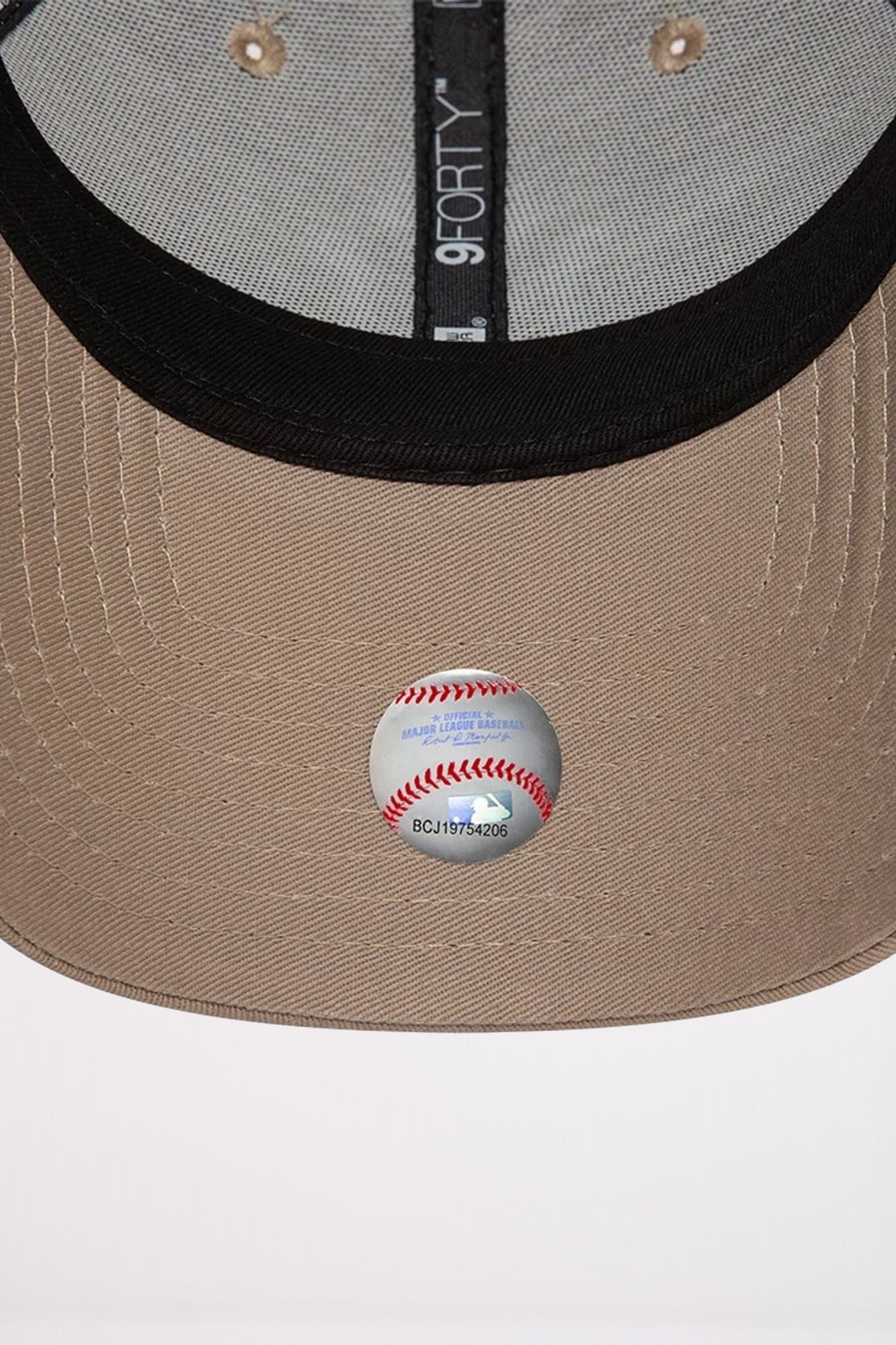 NEW ERA NEW YORK YANKEES LEAGUE ESSENTIAL PASTEL BROWN 9FORTY en color MARRON (4)