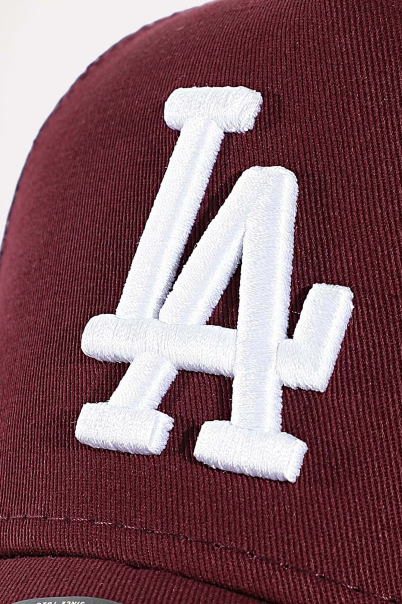 NEW ERA LEAGUE ESS TRUCKER LOSDO en color BURDEOS (2)