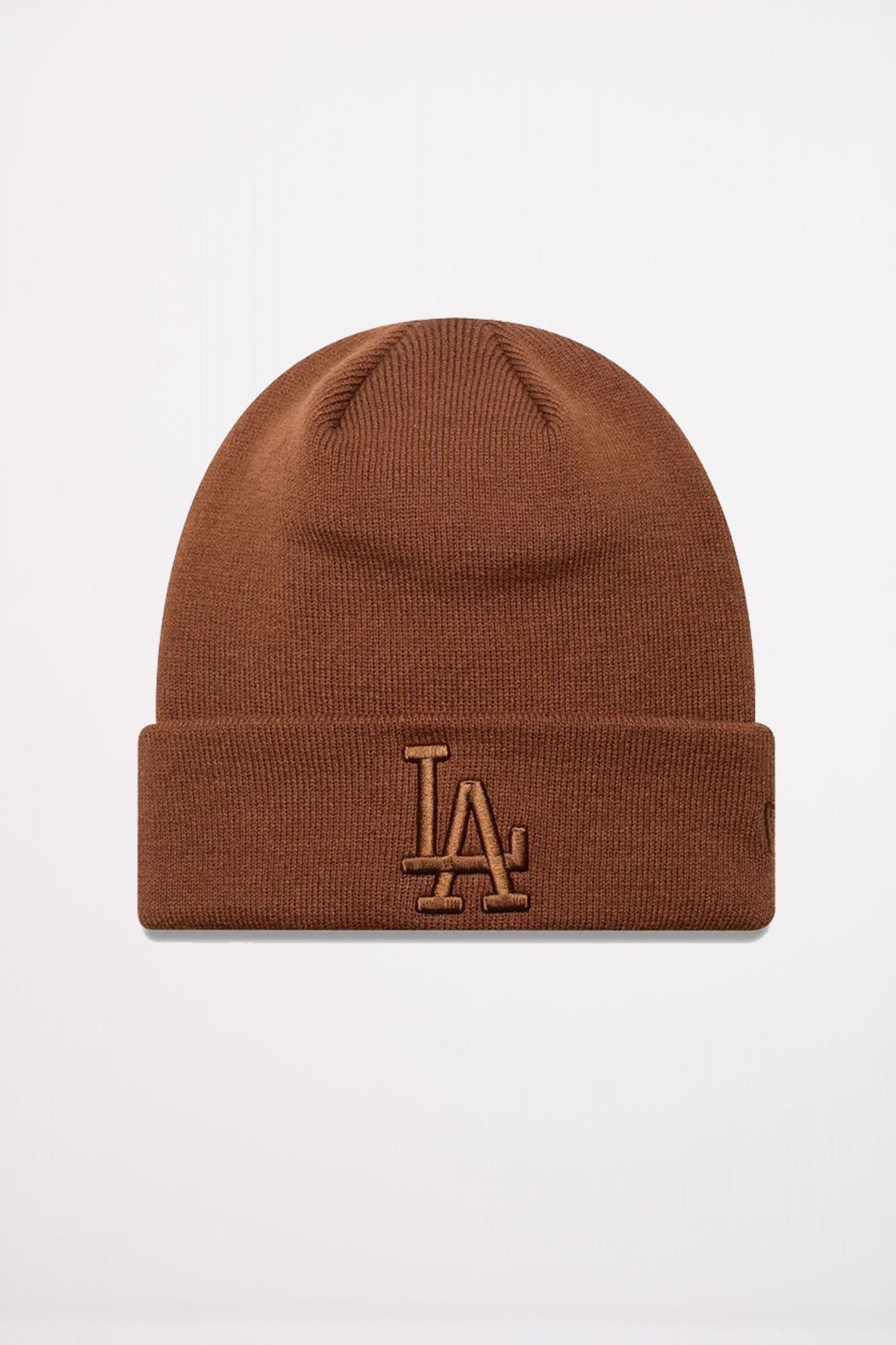NEW ERA LEAGUE ESSENTIAL BEANIE en color MARRON (1)