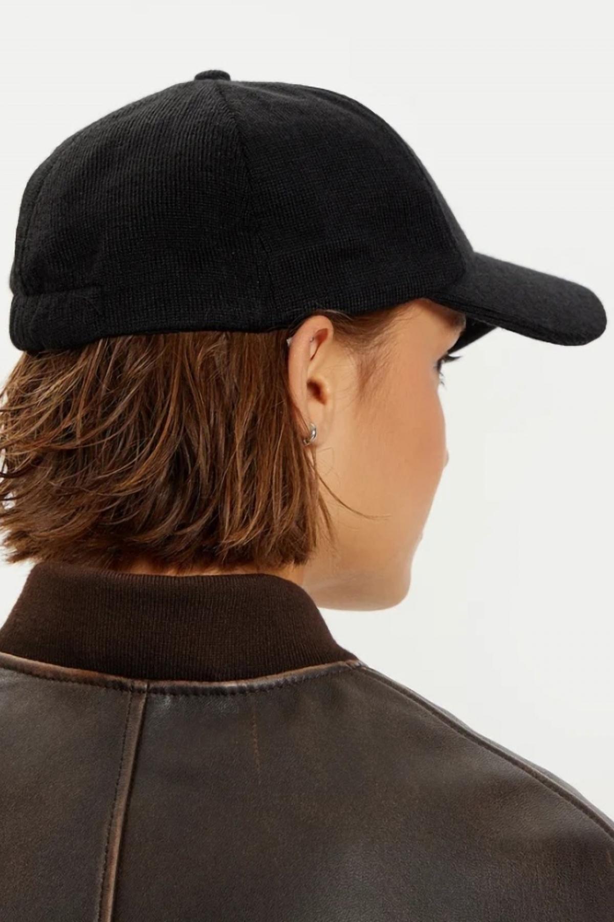 GUESS BASEBALL CAP en color NEGRO (4)