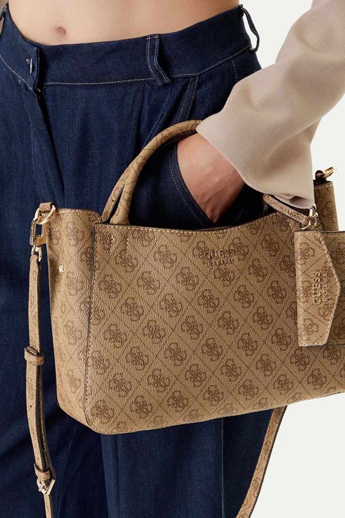 GUESS BRENTON en color MARRON (4)