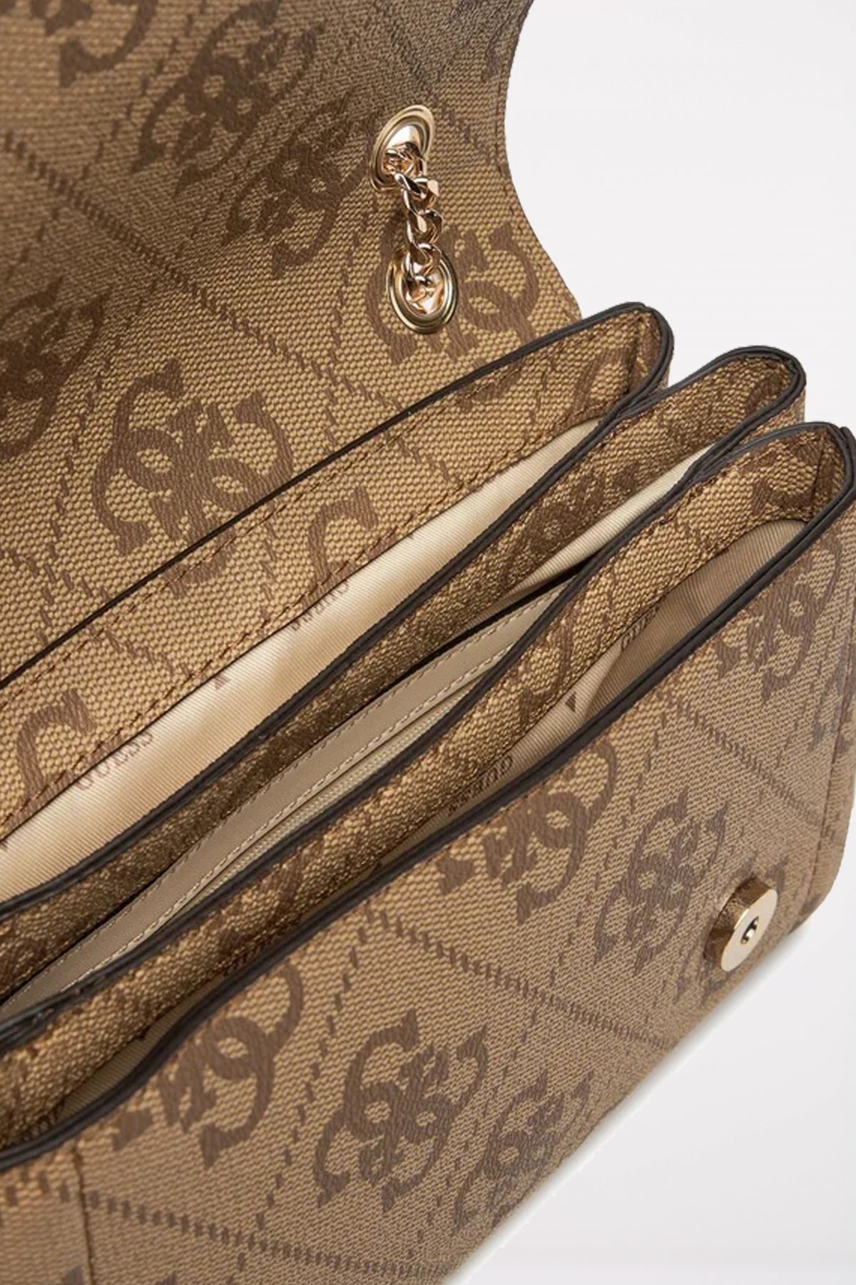 GUESS XBODY FLAP en color MARRON (3)