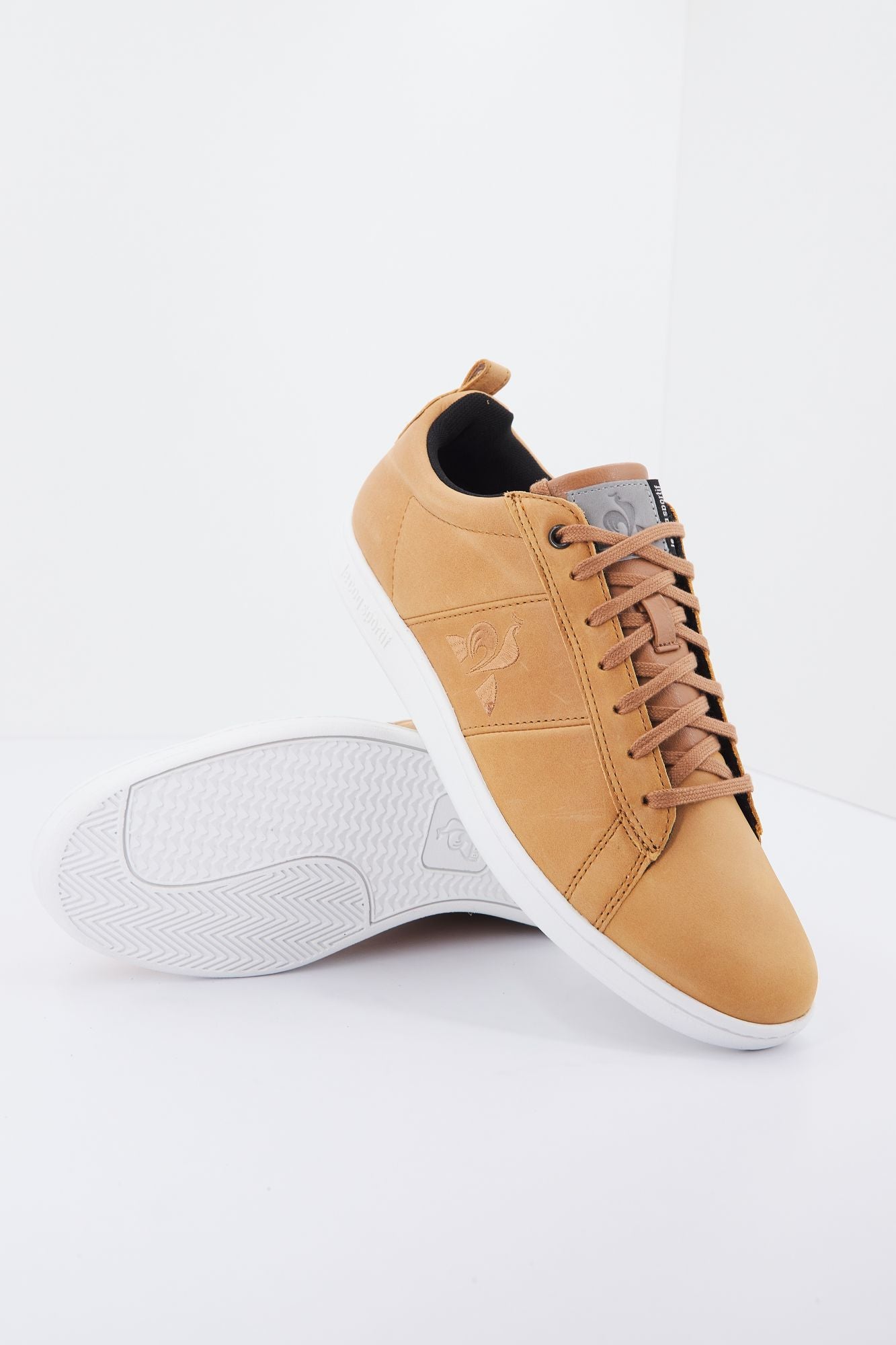 LE COQ SPORTIF COURTCLASSIC BLACK JEAN en color MARRON (4)