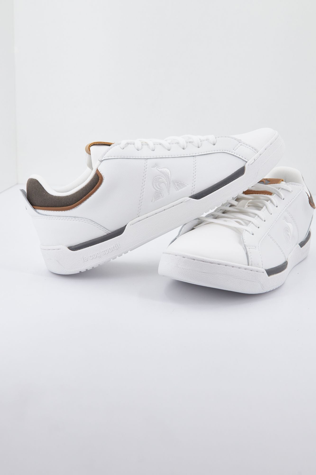 LE COQ SPORTIF STADIUM WORKWEAR LEATHER en color BLANCO (4)