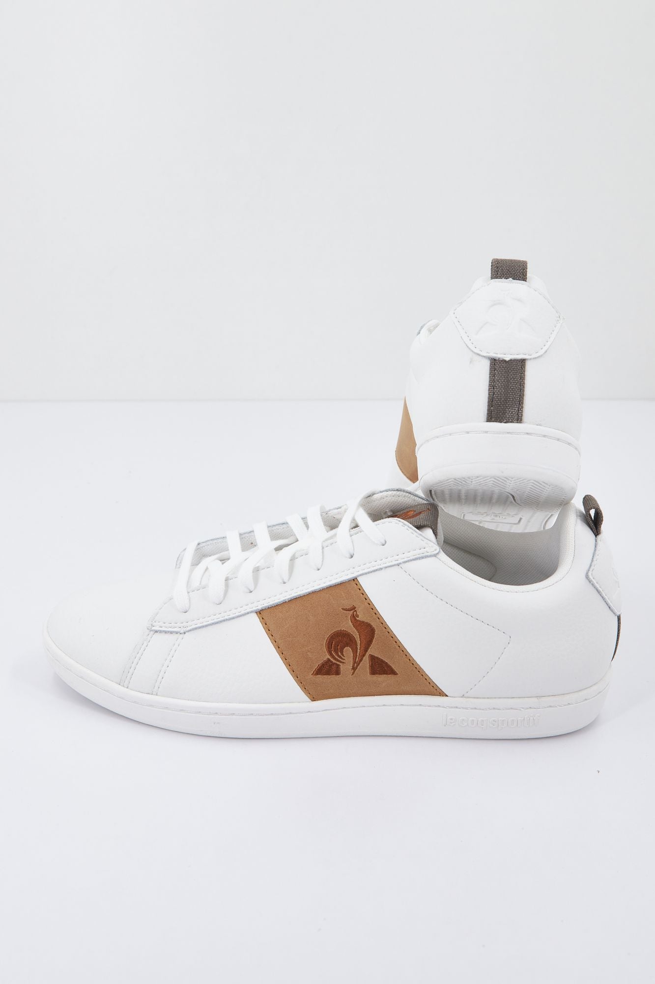 LE COQ SPORTIF COURTCLASSIC WORKWEAR LEAT en color BLANCO (4)