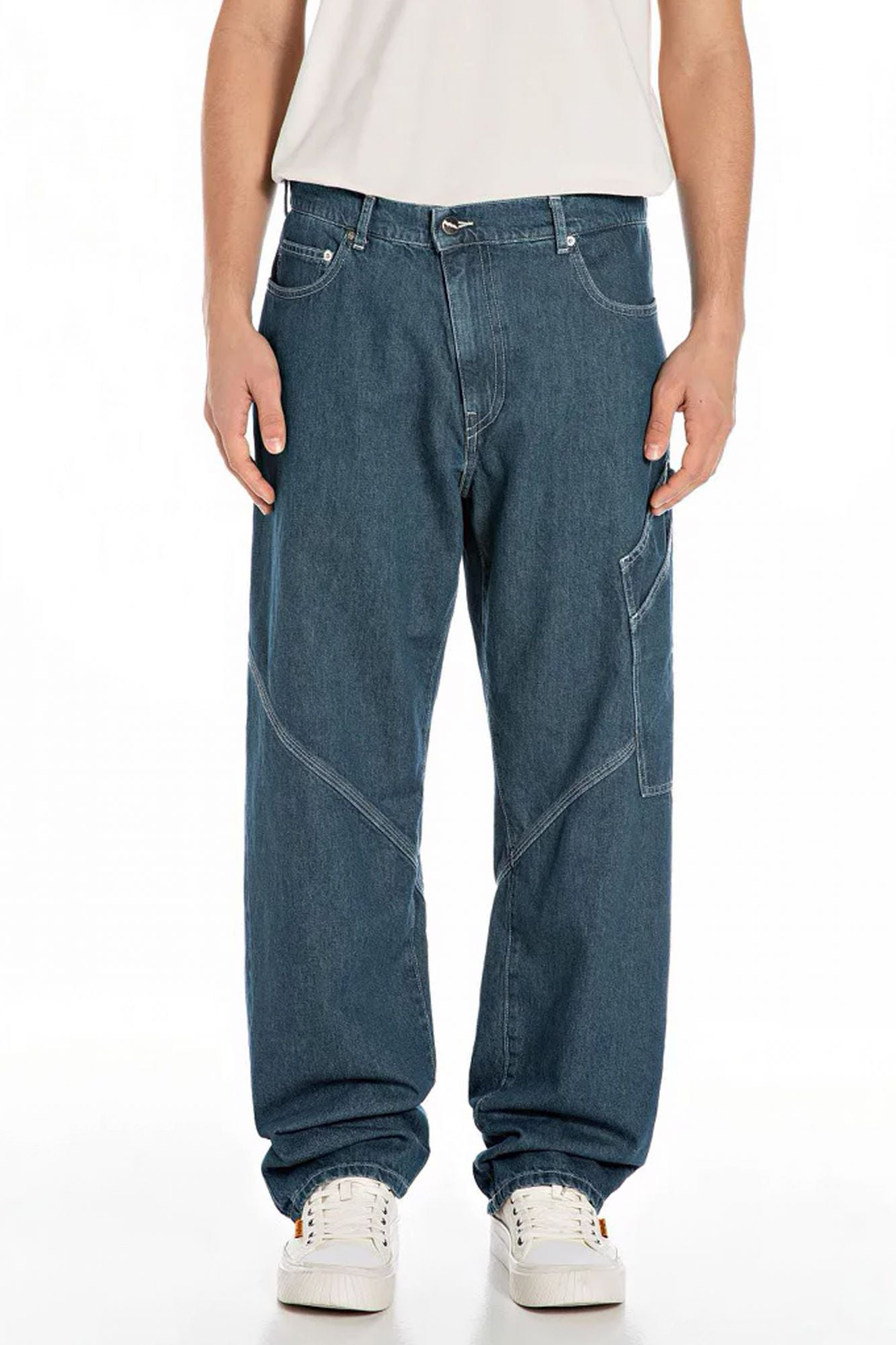 REPLAY RELAXED FIT CARGO DENIM PANTS en color AZUL (4)