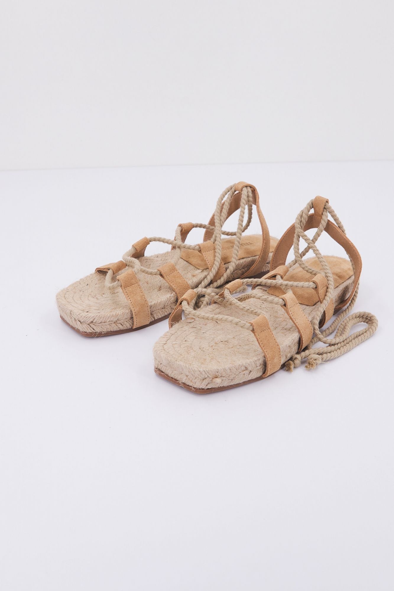 YELLOW AFRODITA en color MARRON CLARO (2)