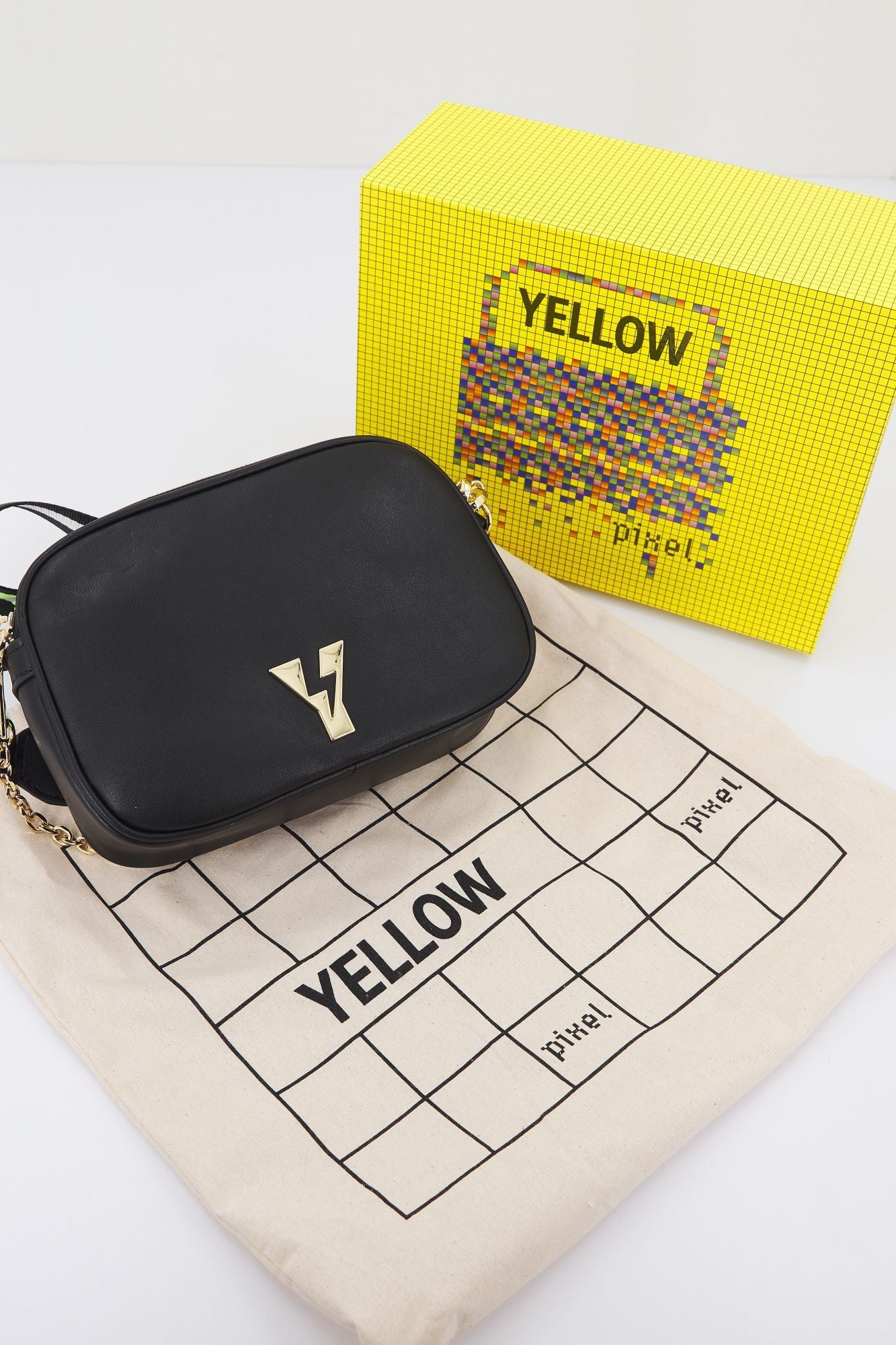 YELLOW PIXEL en color NEGRO (4)