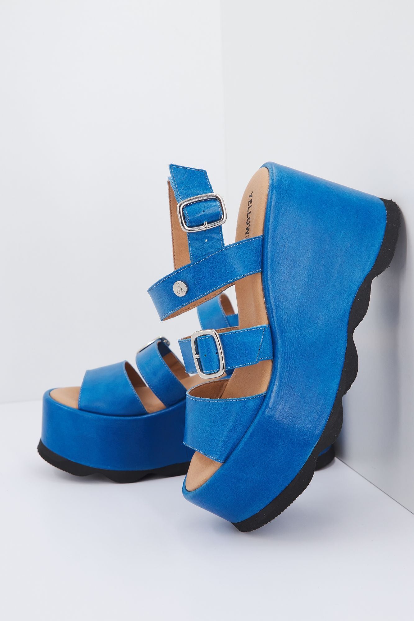 YELLOW CARRIE en color AZUL (1)